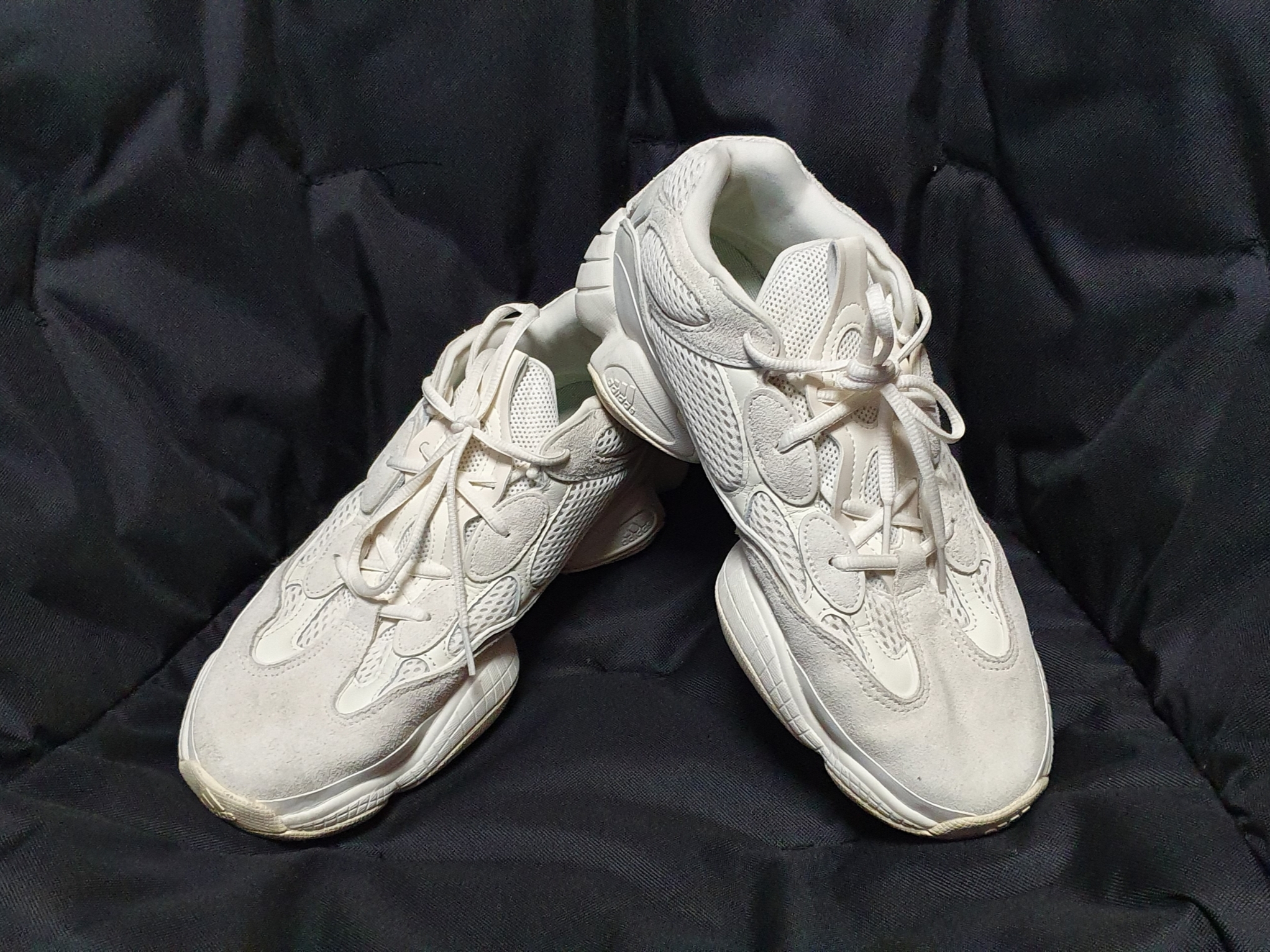 Adidas Yeezy 500 Bone White 착용 스타일 - 1