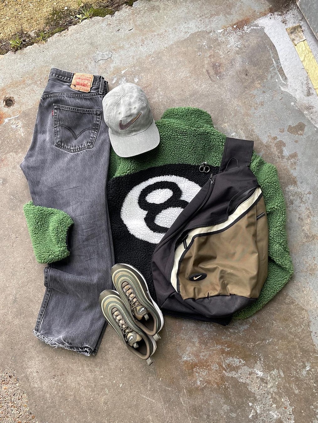 Stussy 8 Ball Sherpa Jacket Green, The North Face 1996 Eco Nuptse Jacket Real Black 착용 스타일 - 2