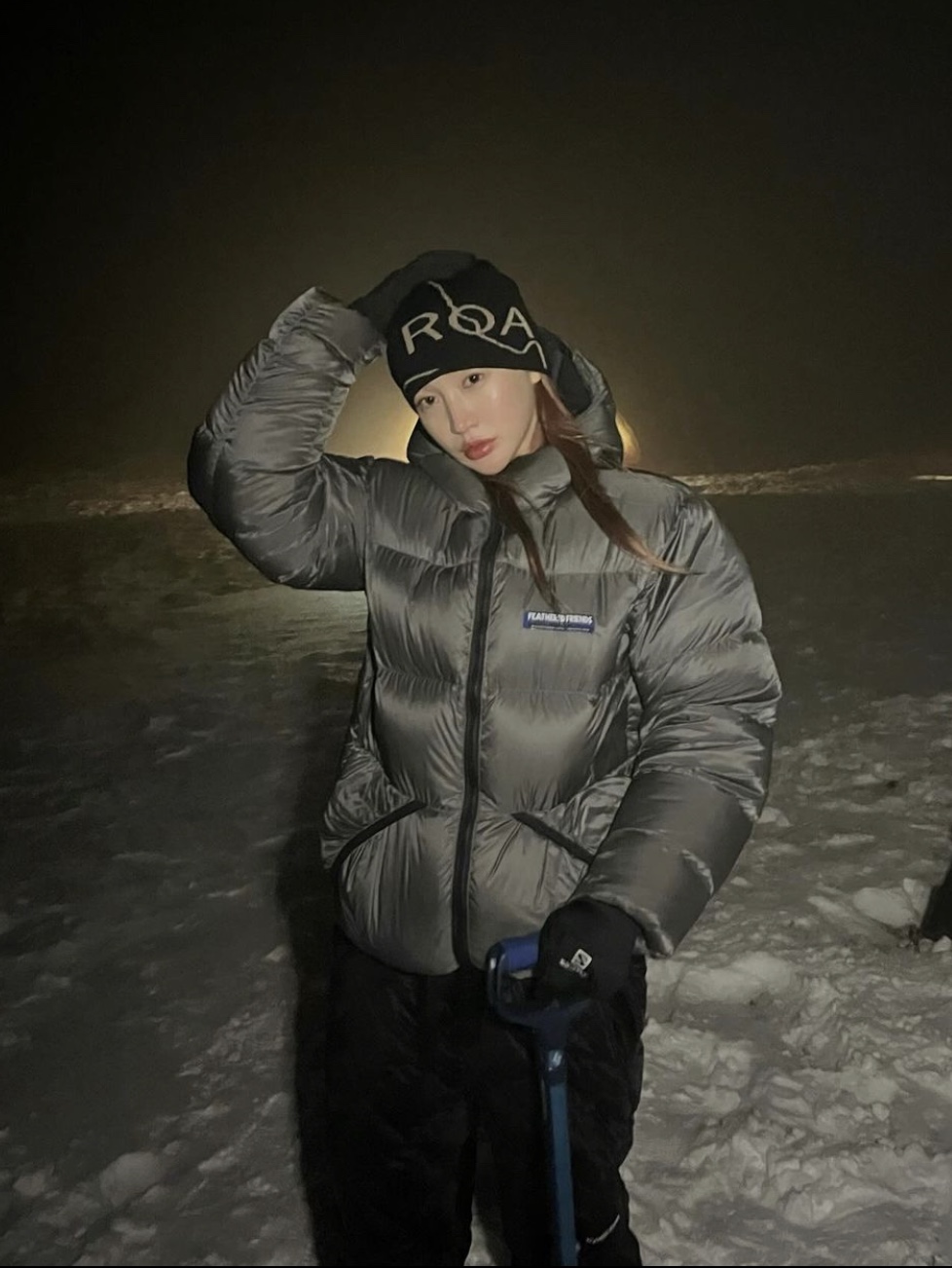 Roa Hiking Beanie Logo Brown 착용 스타일