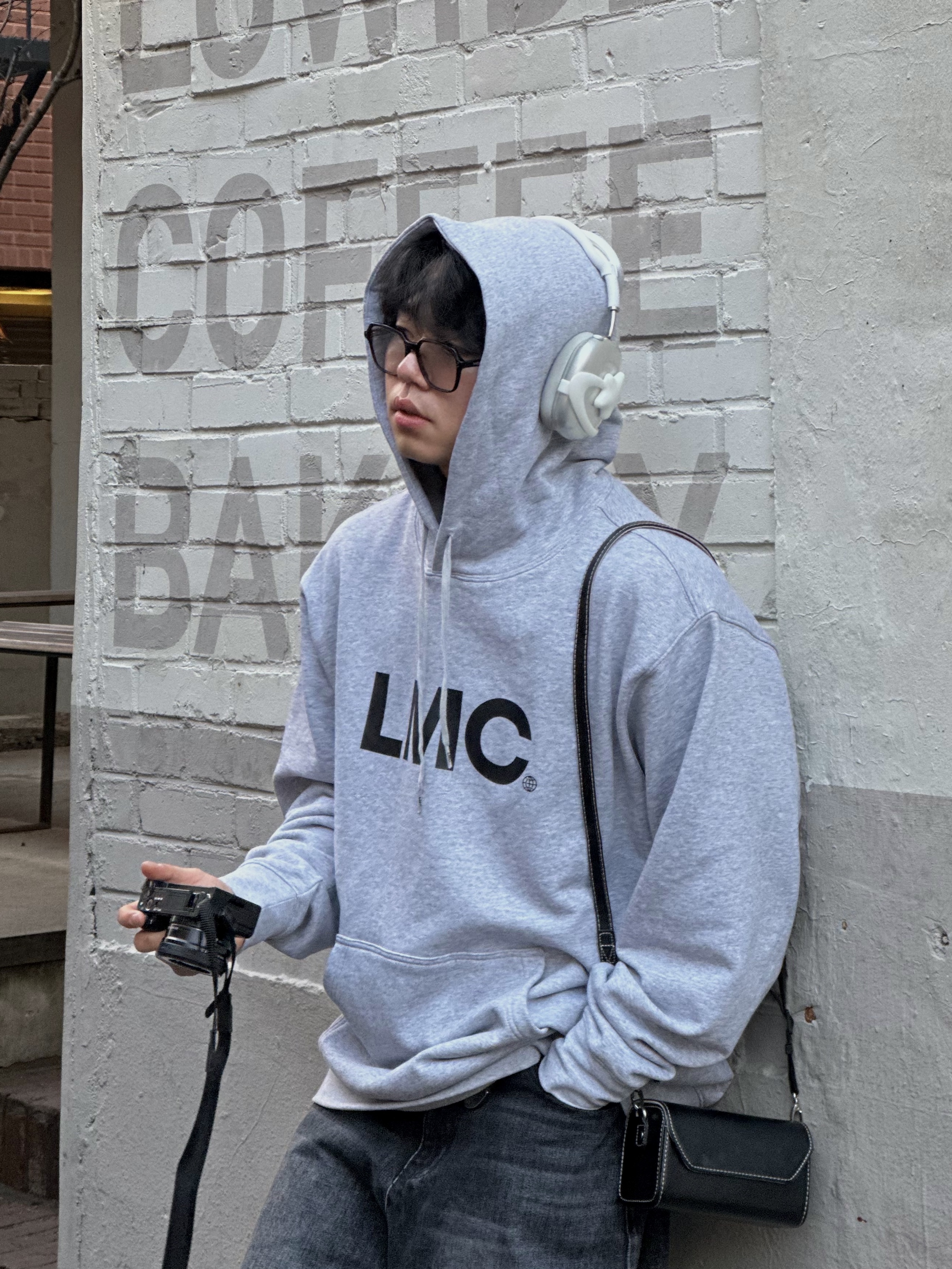 Test Artifact Era Max 003 White, Apple AirPods Max Lightning Silver (Korean Ver.) 착용 스타일 - 4