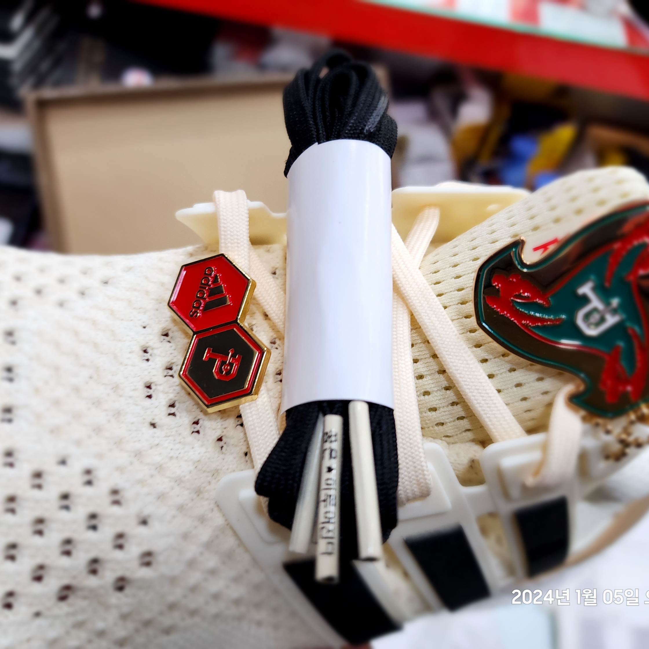 Adidas x Over The Pitch Ultraboost DNA Seoul Off White (Over The Pitch Package) 착용 스타일 - 1