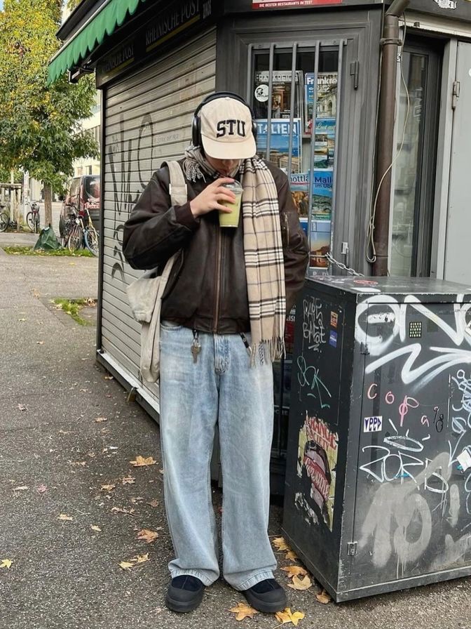 Stussy Stu Arch Strapback Cap Khaki 착용 스타일