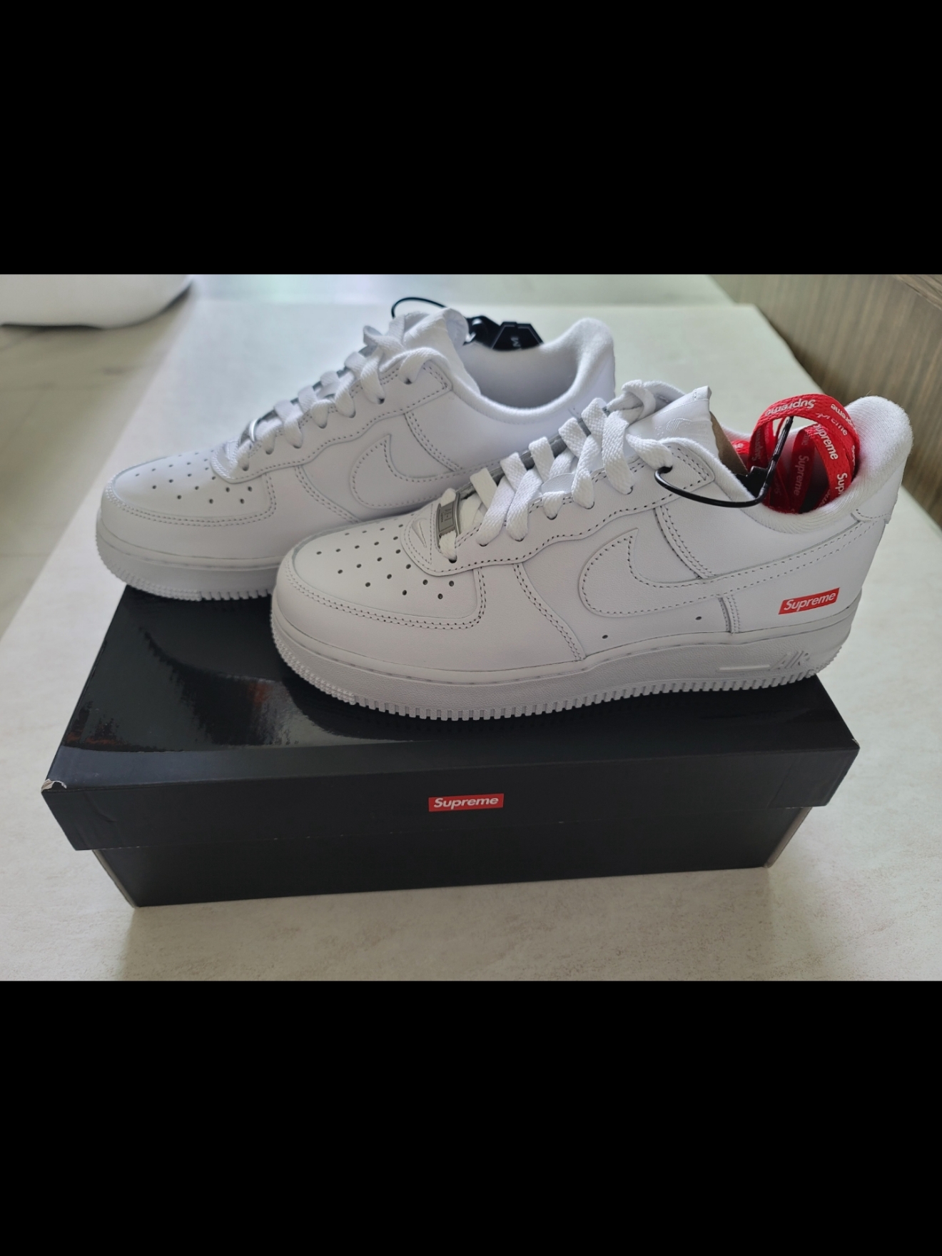 Nike x Supreme Air Force 1 Low White 착용 스타일