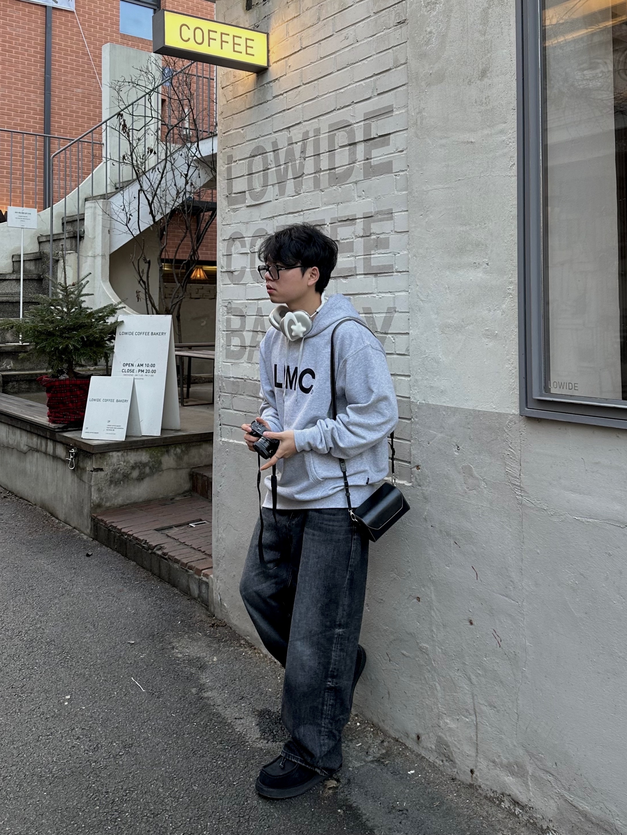 Test Artifact Era Max 003 White, Apple AirPods Max Lightning Silver (Korean Ver.) 착용 스타일 - 2