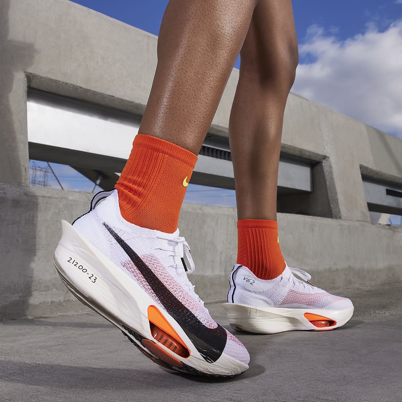 Nike Air Zoom Alphafly Next% 3 Proto White Total Orange 착용 스타일