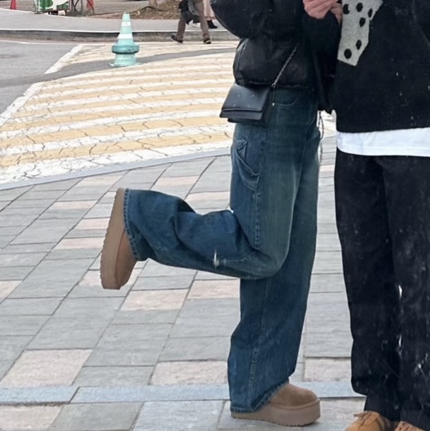 (W) UGG Classic Mini Platform Boots Chestnut, (W) The North Face White Label Novelty Nuptse Down Vest Brown 착용 스타일 - 2