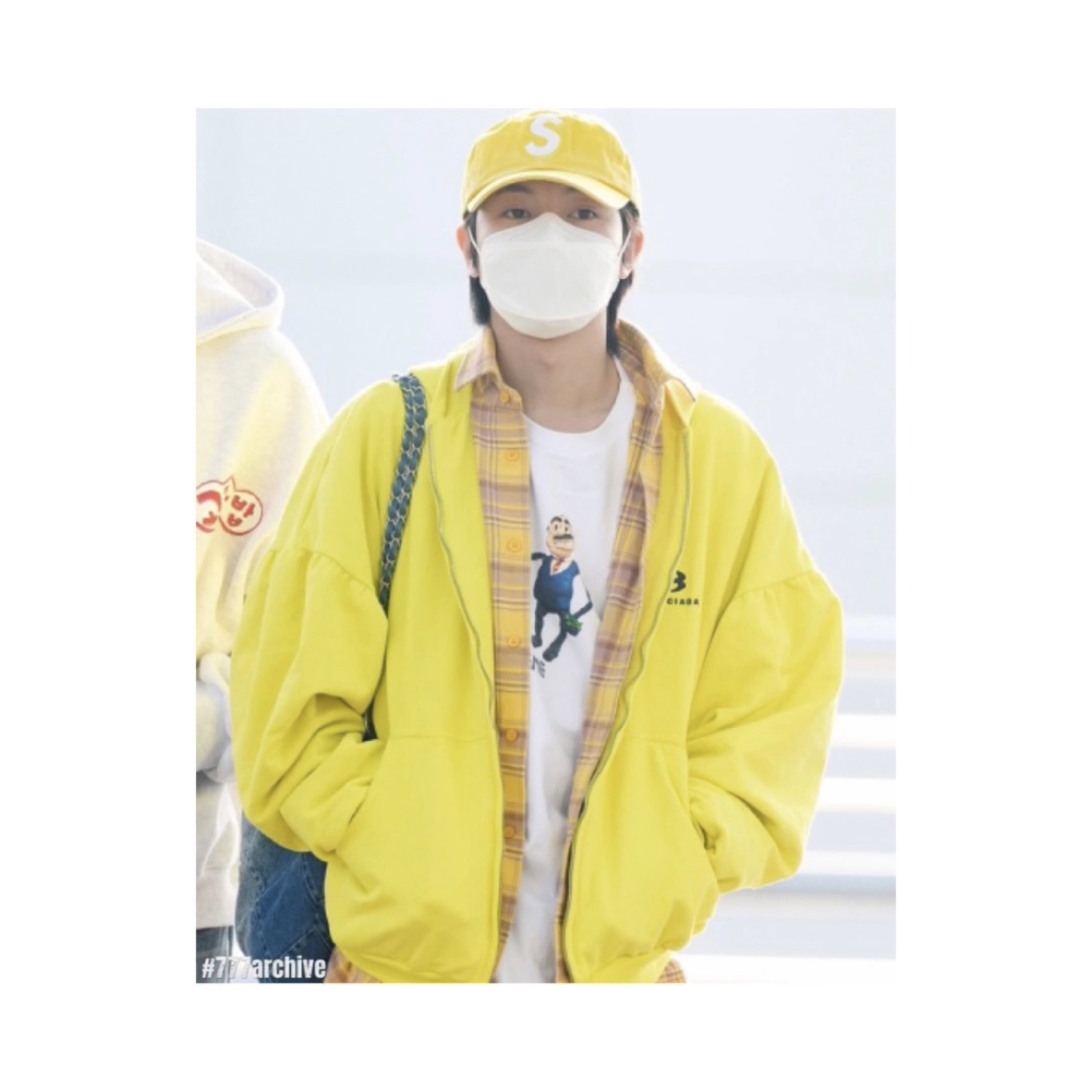 Supreme Business T-Shirt White - 23SS, Balenciaga Unity Sports Icon Layered Hoodie Oversized in Yellow Black 착용 스타일 - 3