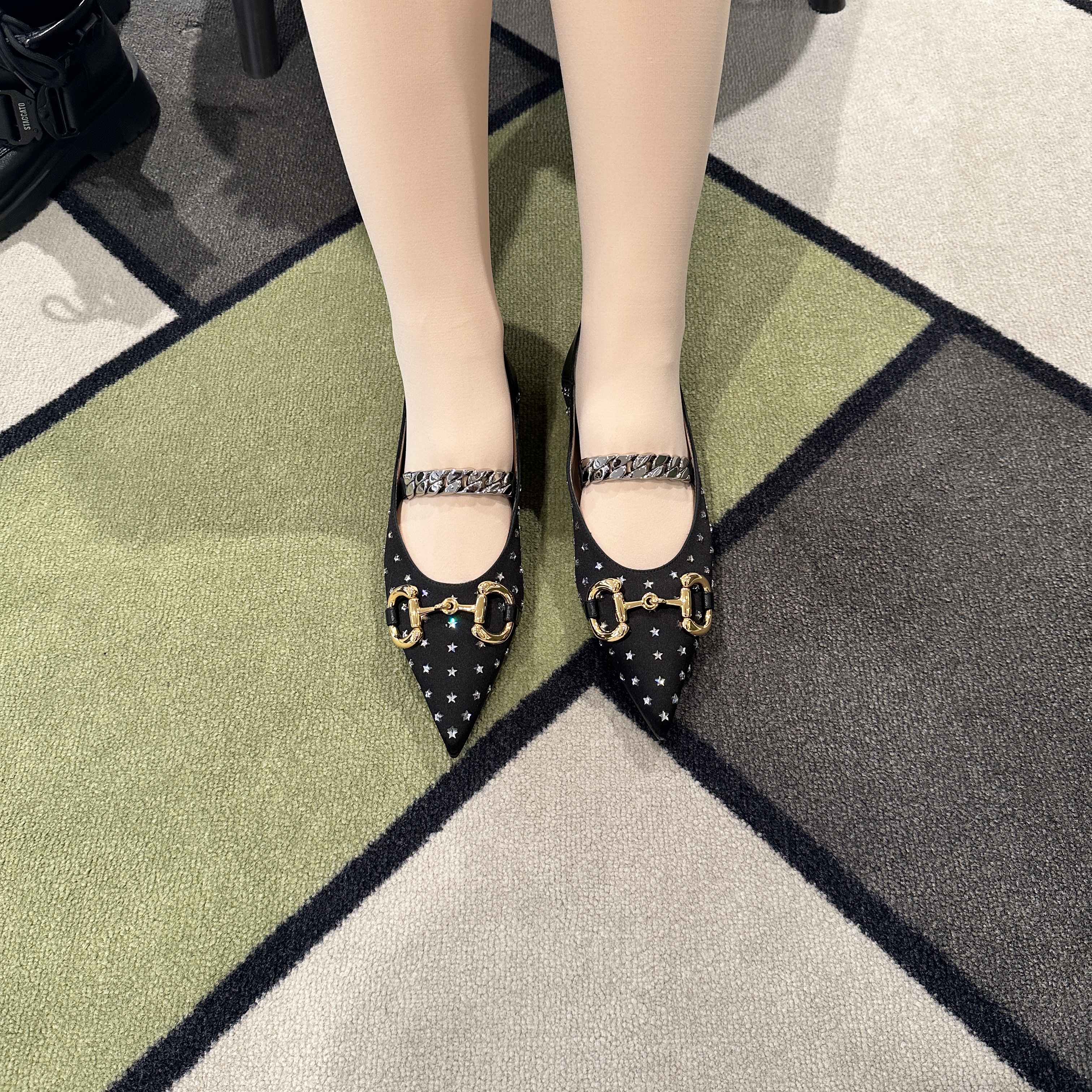 (W) Gucci Lovelight Ballet Flat with Horsebit Black 착용 스타일 - 2