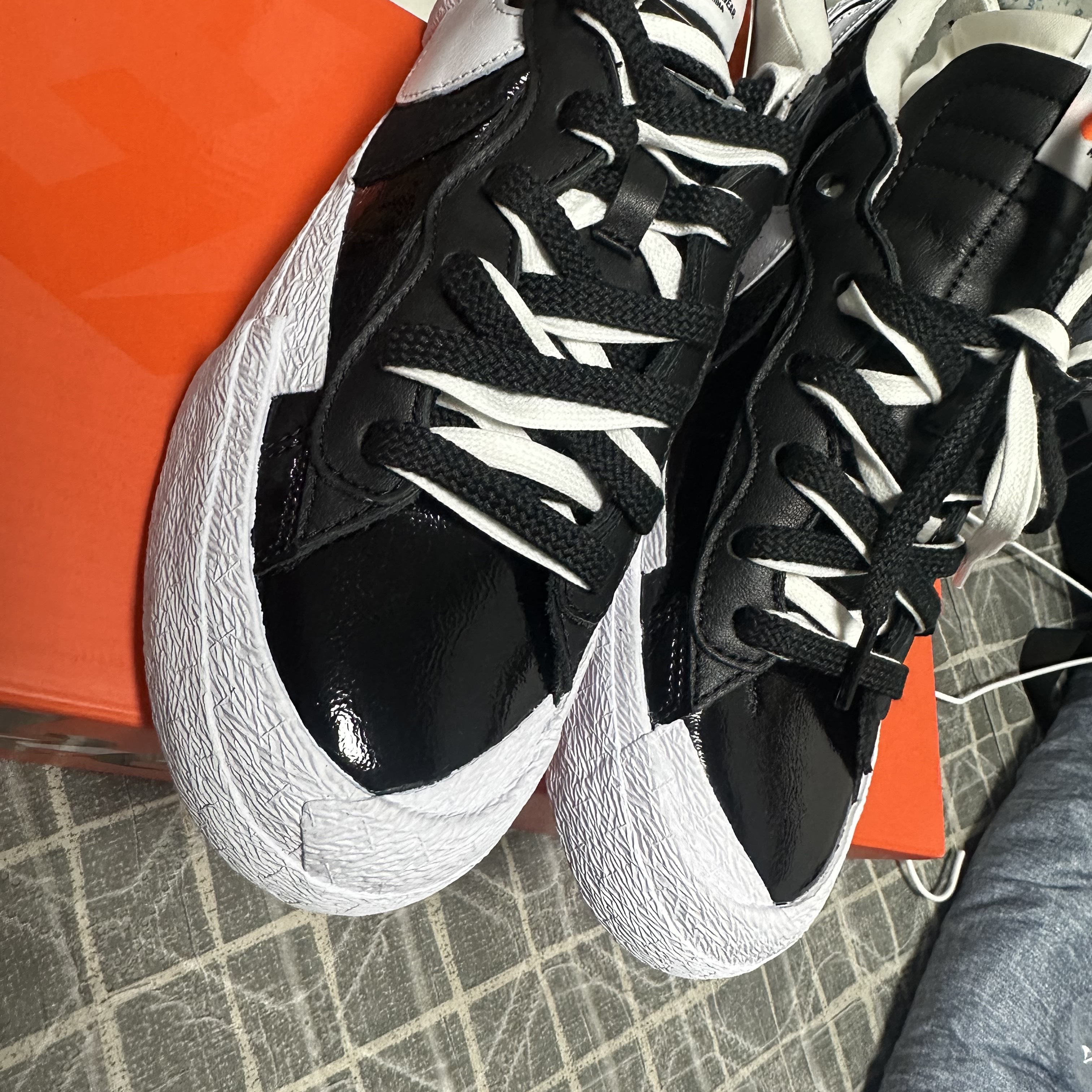 Nike x Sacai Blazer Low Black Patent Leather 착용 스타일