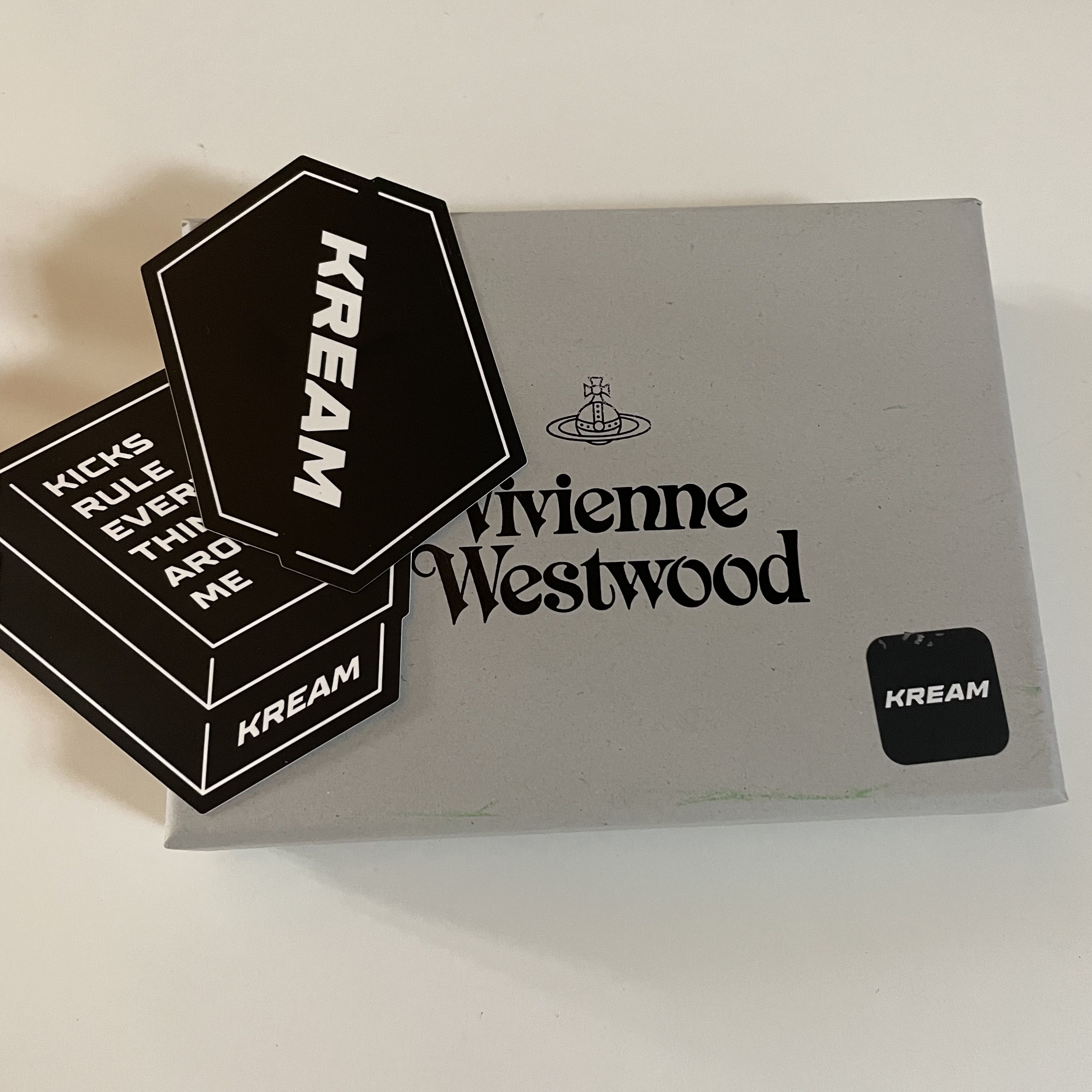 Vivienne Westwood Grain Leather Card Holder Black 착용 스타일 - 1
