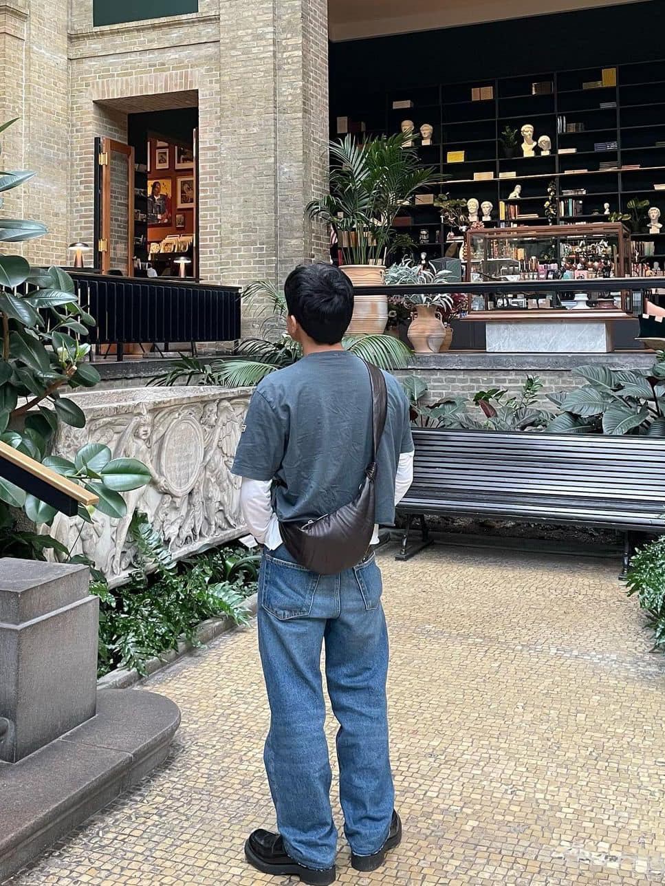 Lemaire Large Croissant Bag Soft Nappa Leather White, Lemaire Medium Croissant Bag Soft Grained Leather Brick Brown 착용 스타일 - 5