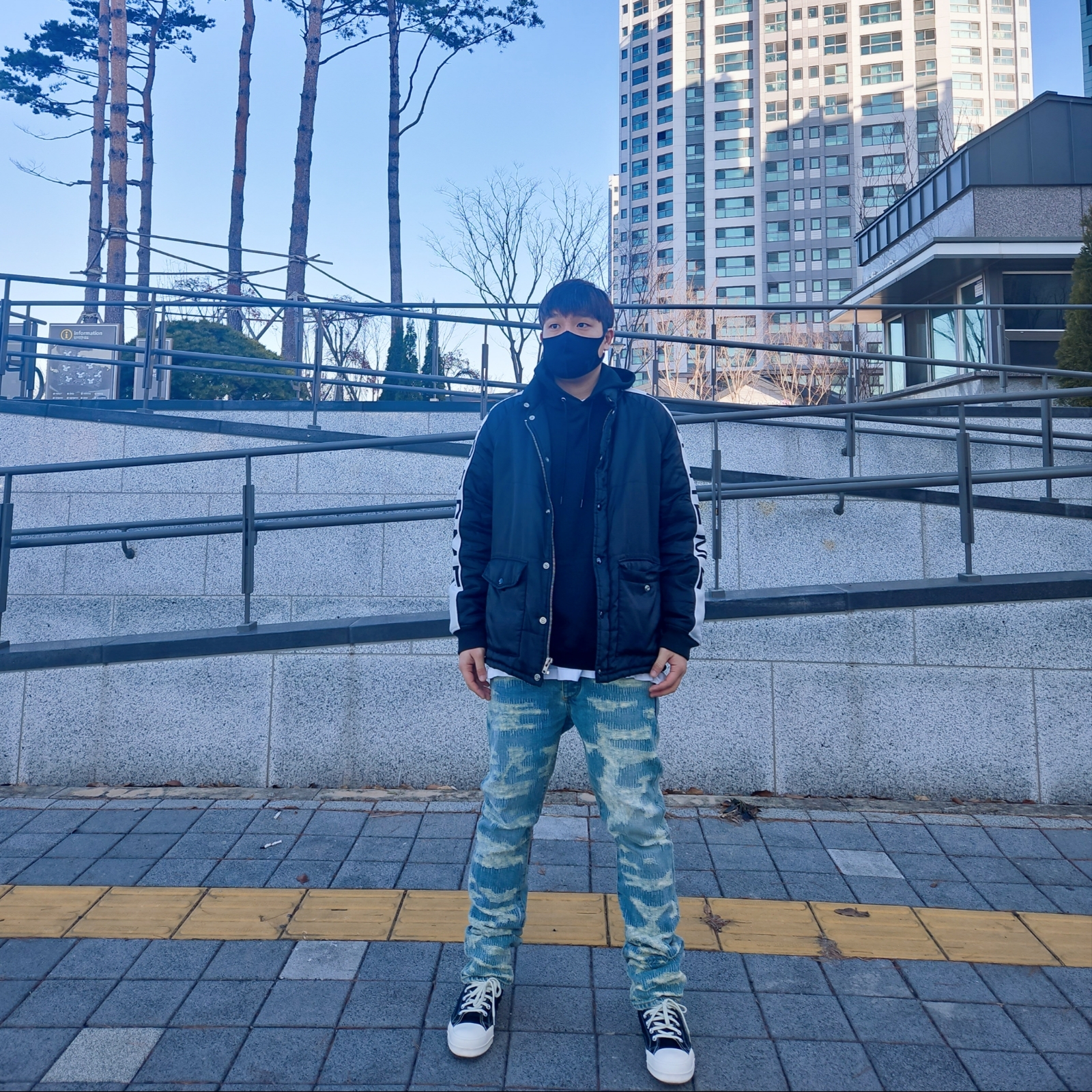 Undermycar x Konic Section Vol.2 Hard Destroyed Washed Jeans - 23SS, Converse x Drkshdw Drkstr Chuck 70 Ox Black 착용 스타일