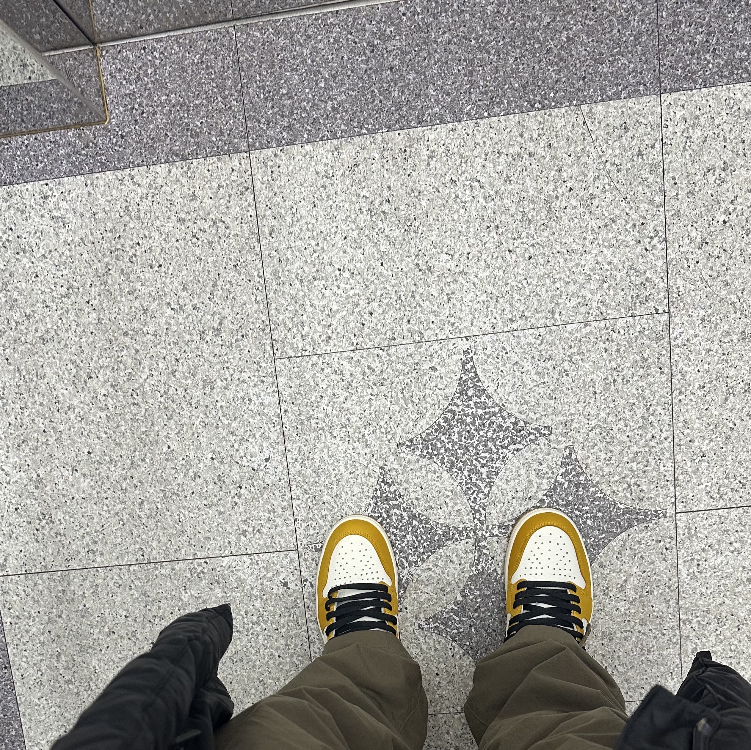 Jordan 1 Retro High OG Yellow Ochre 착용 스타일