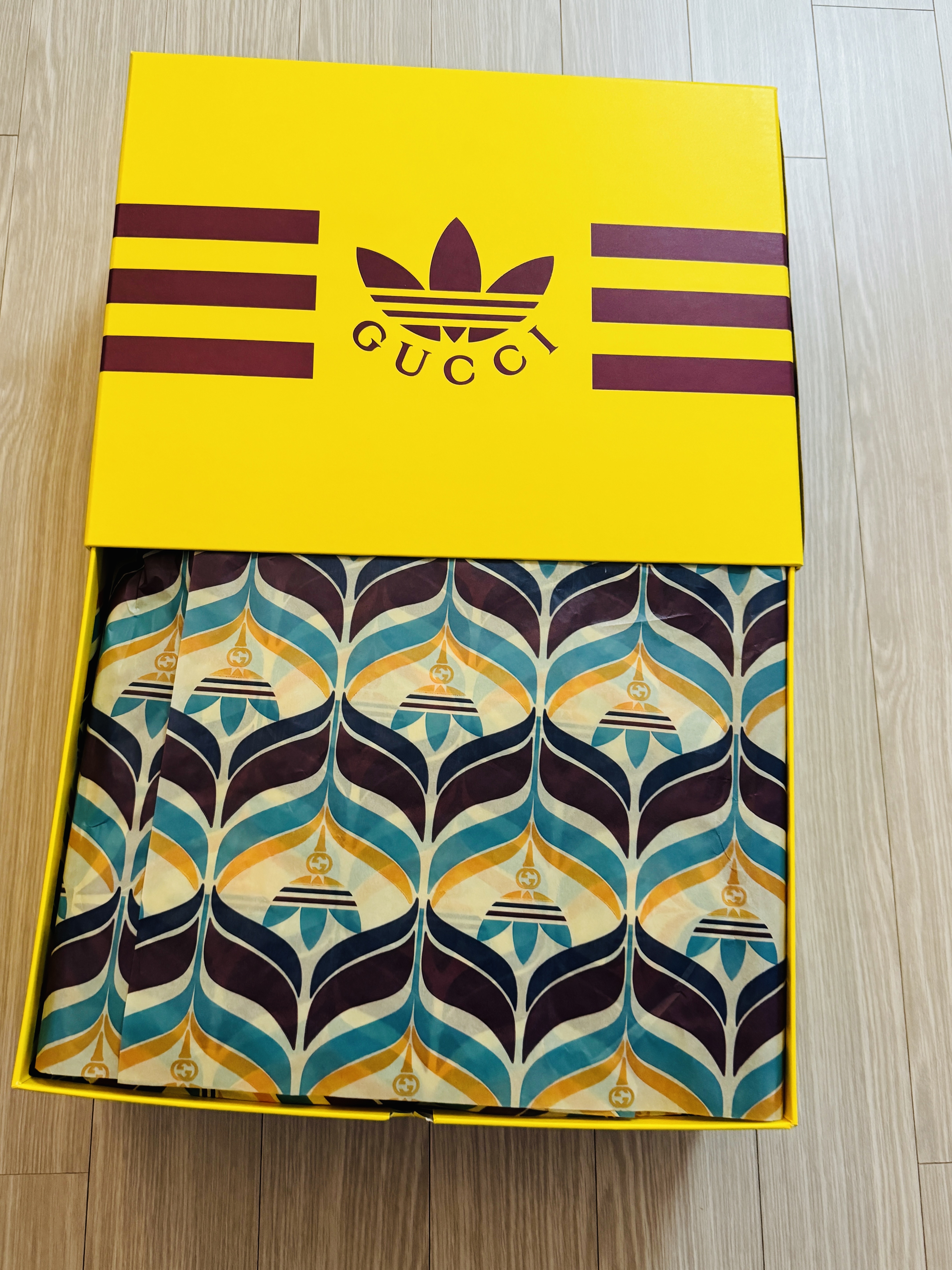 (W) Gucci x Adidas ZX8000 Sneaker Beige GG Canvas 착용 스타일 - 4