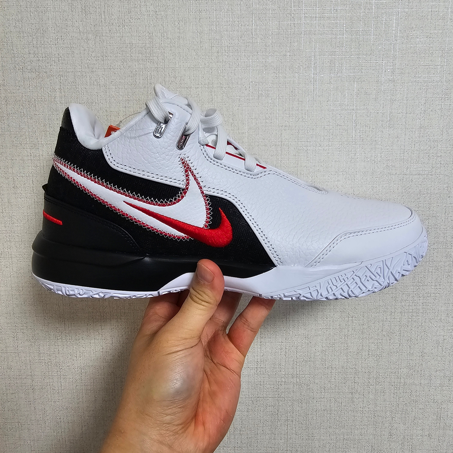 Nike LeBron NXXT Gen AMPD EP White University Red, Nike Air Zoom Generation QS White Black 2017 착용 스타일 - 1