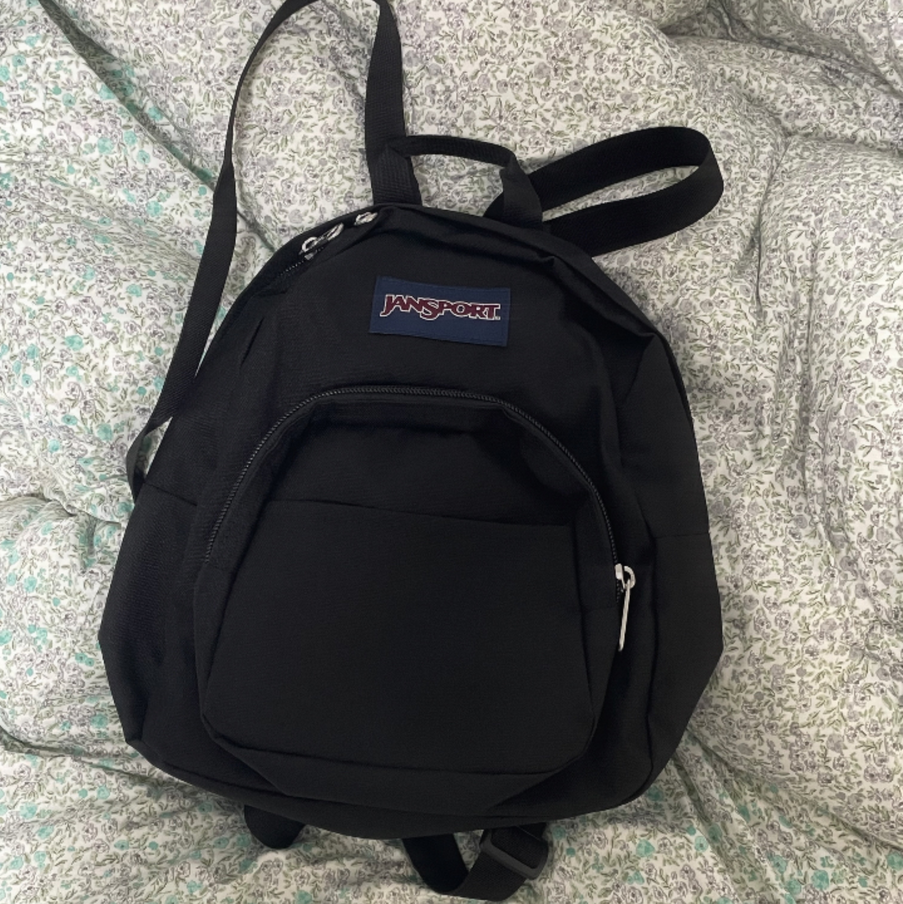 Jansport Half Pint Mini Backpack Black 착용 스타일