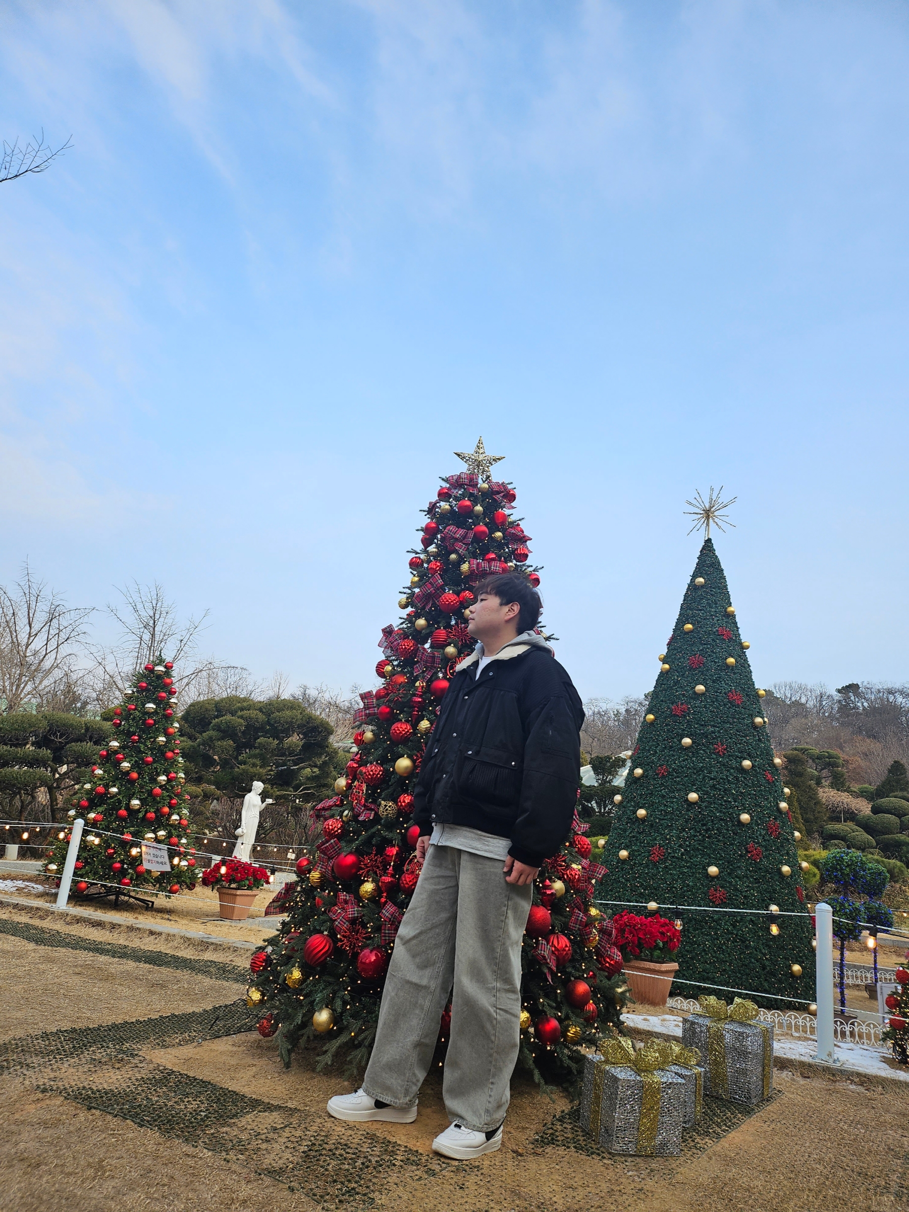 Insilence Low Waist Wide Jean Grey Beige, (W) Matin Kim Knit Mixed Flight Jumper Black 착용 스타일