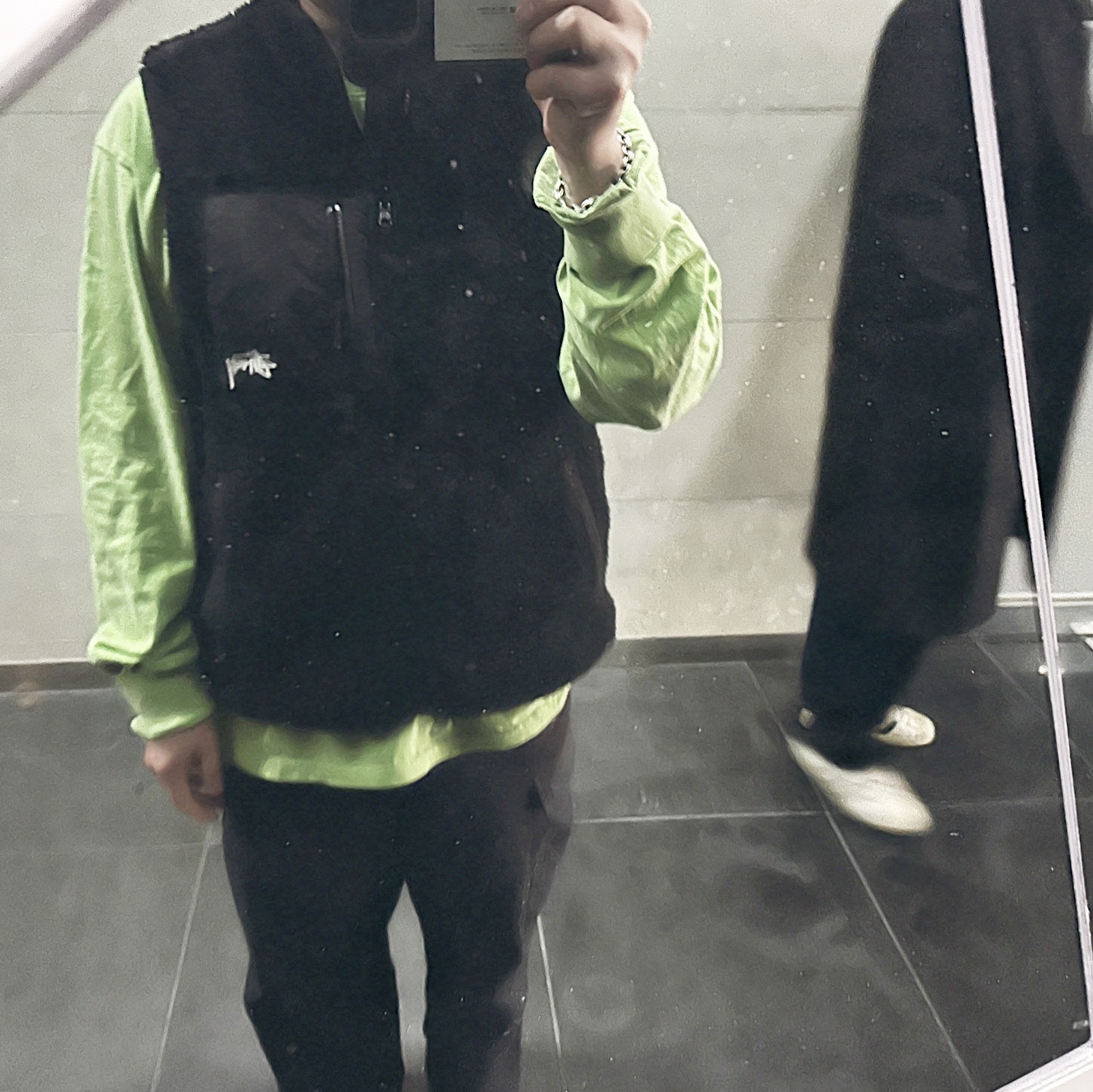 Stussy Sherpa Reversible Vest Olive, Stussy Sherpa Reversible Vest Black 착용 스타일 - 4