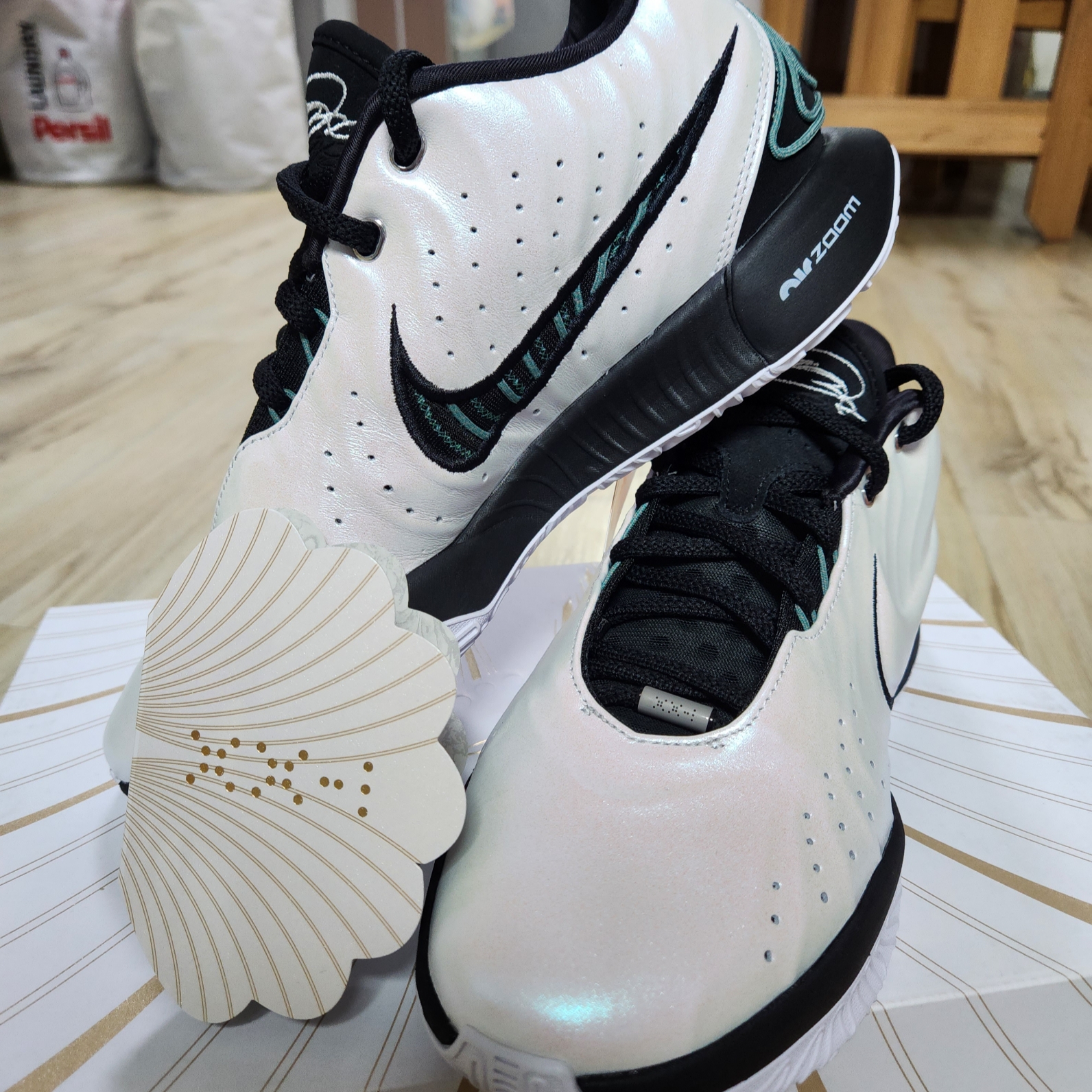 Nike Lebron 21 EP Conchiolin White Bicoastal 착용 스타일