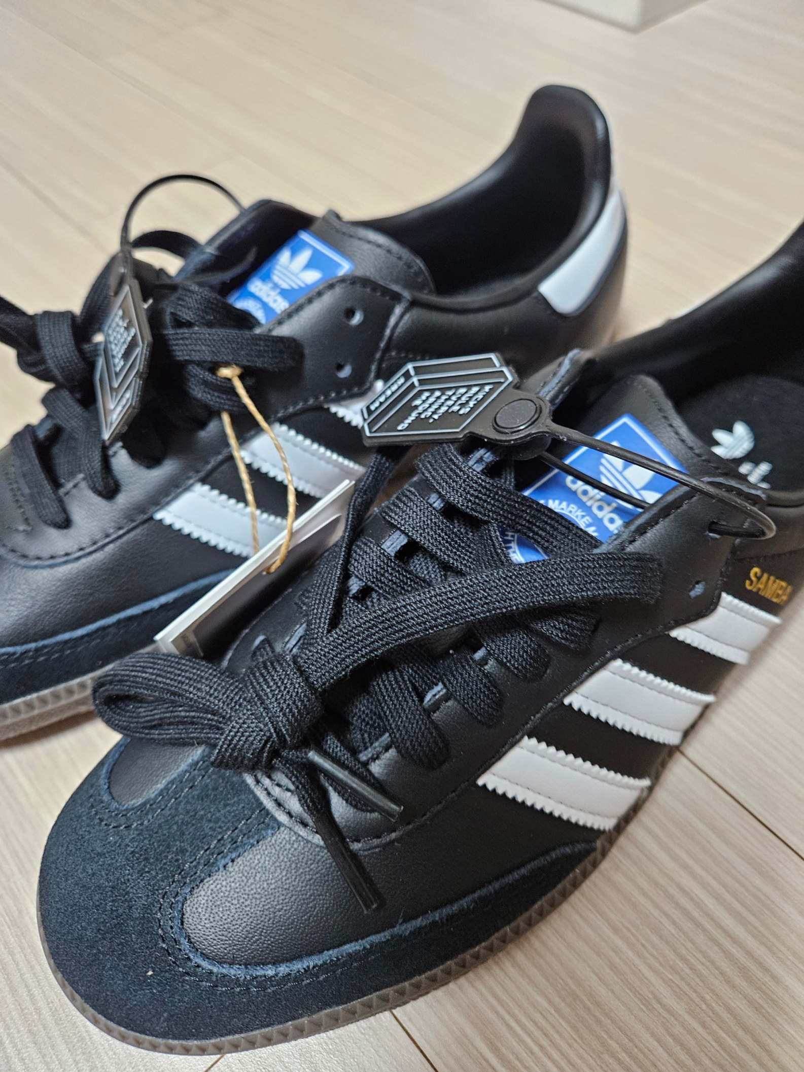 Adidas Samba OG Black White Gum 착용 스타일