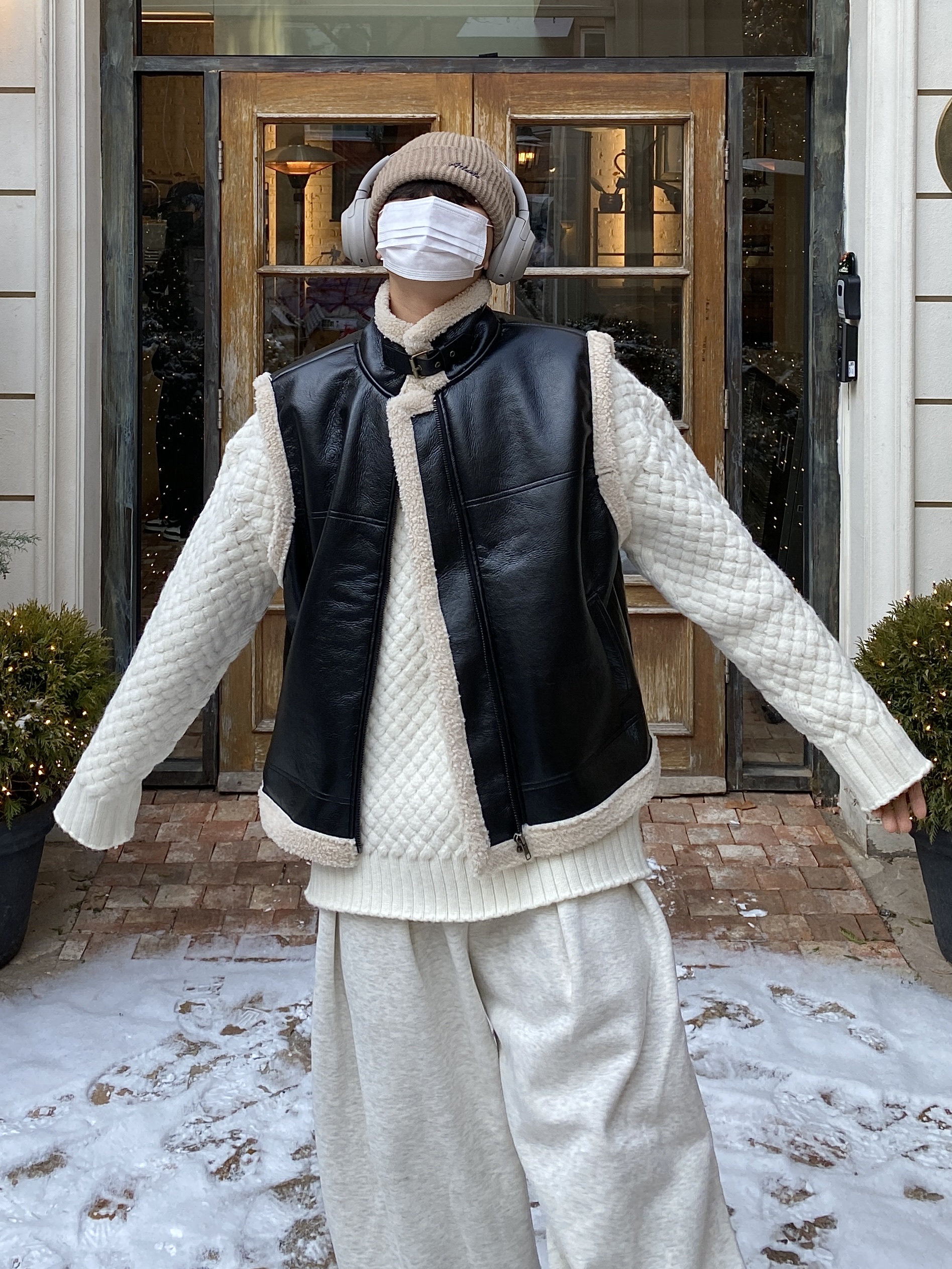 Sony WH-1000XM4 Platinum Silver (Korean Ver.) 착용 스타일 - 5