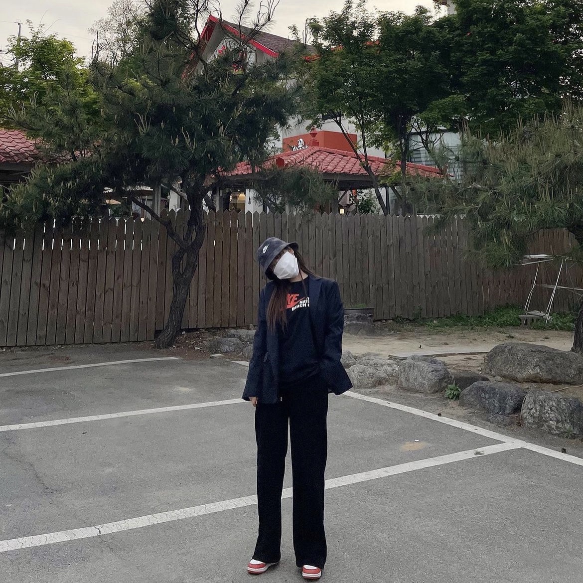Nike Bucket Futura Tie-Dye Black, Jordan 1 Retro High OG Chicago 2022 착용 스타일