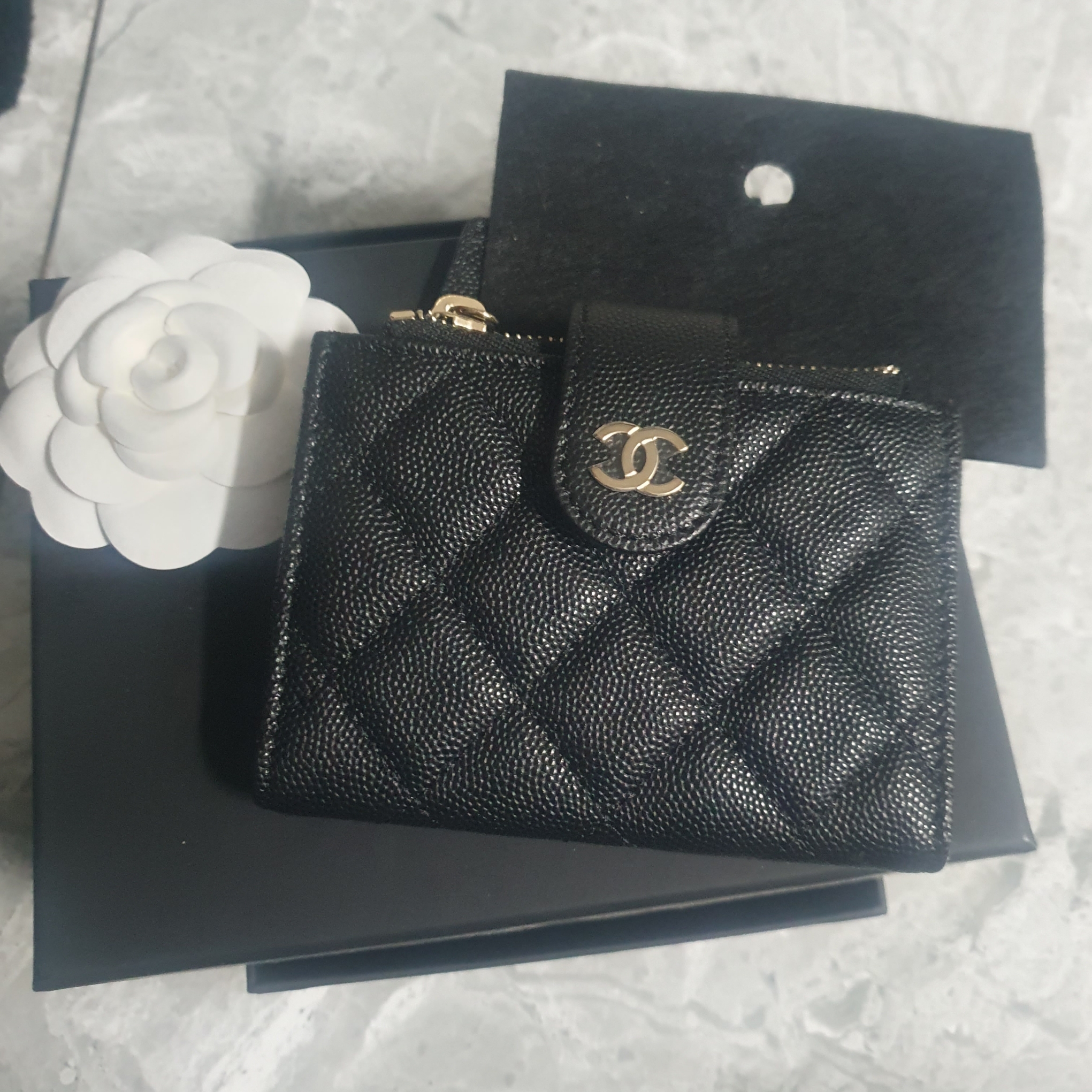 Chanel Classic Double Zipped Card Holder Grained Calfskin & Gold Black 착용 스타일