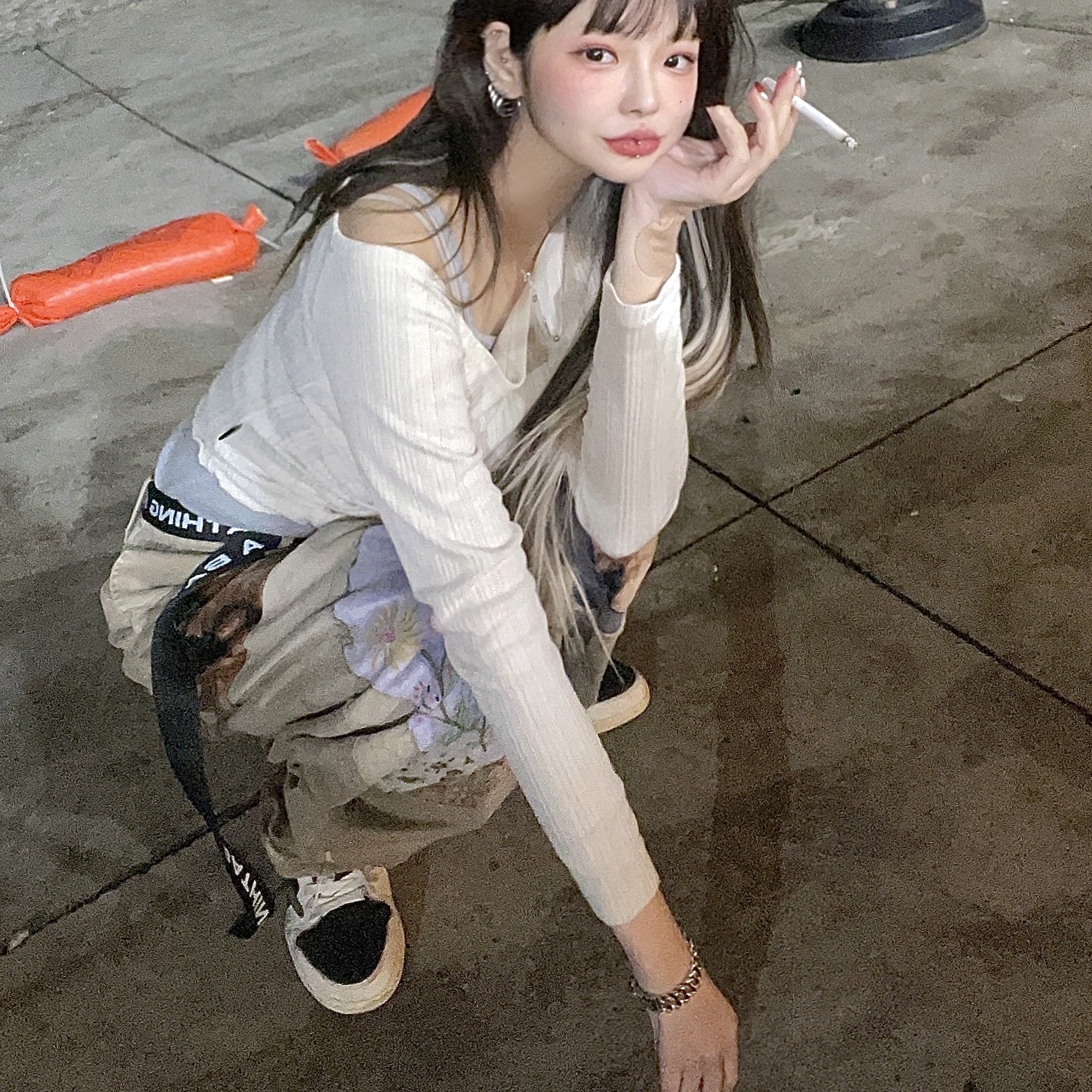 Kapital Katsuragi High Waist Neem Pants Beige, (W) Jordan 1 x Travis Scott Retro Low OG SP Medium Olive 착용 스타일