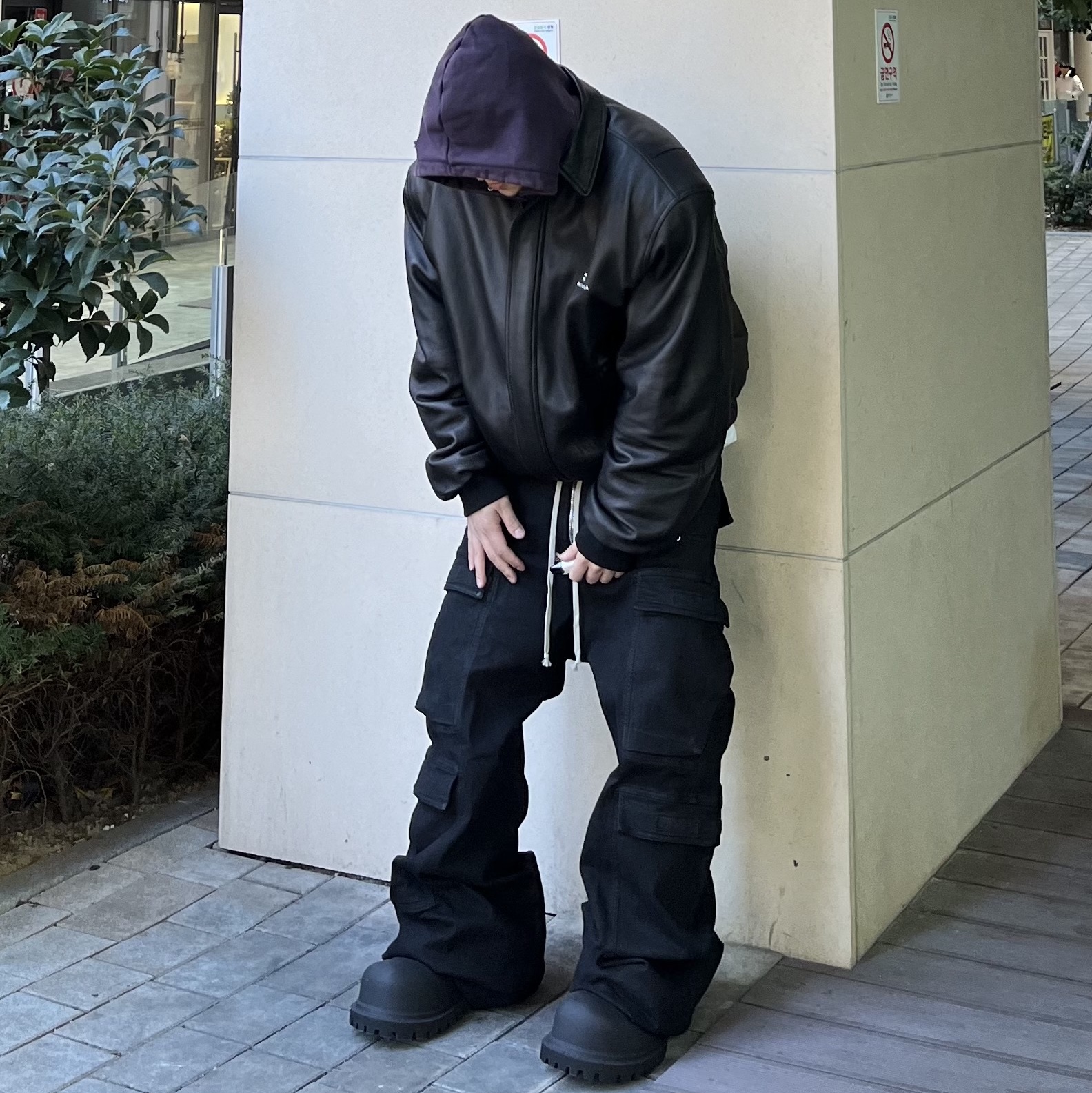 Balenciaga XL Army Boots Full Eva Black, Balenciaga Sporty B Taxi Blouson Black 착용 스타일 - 1