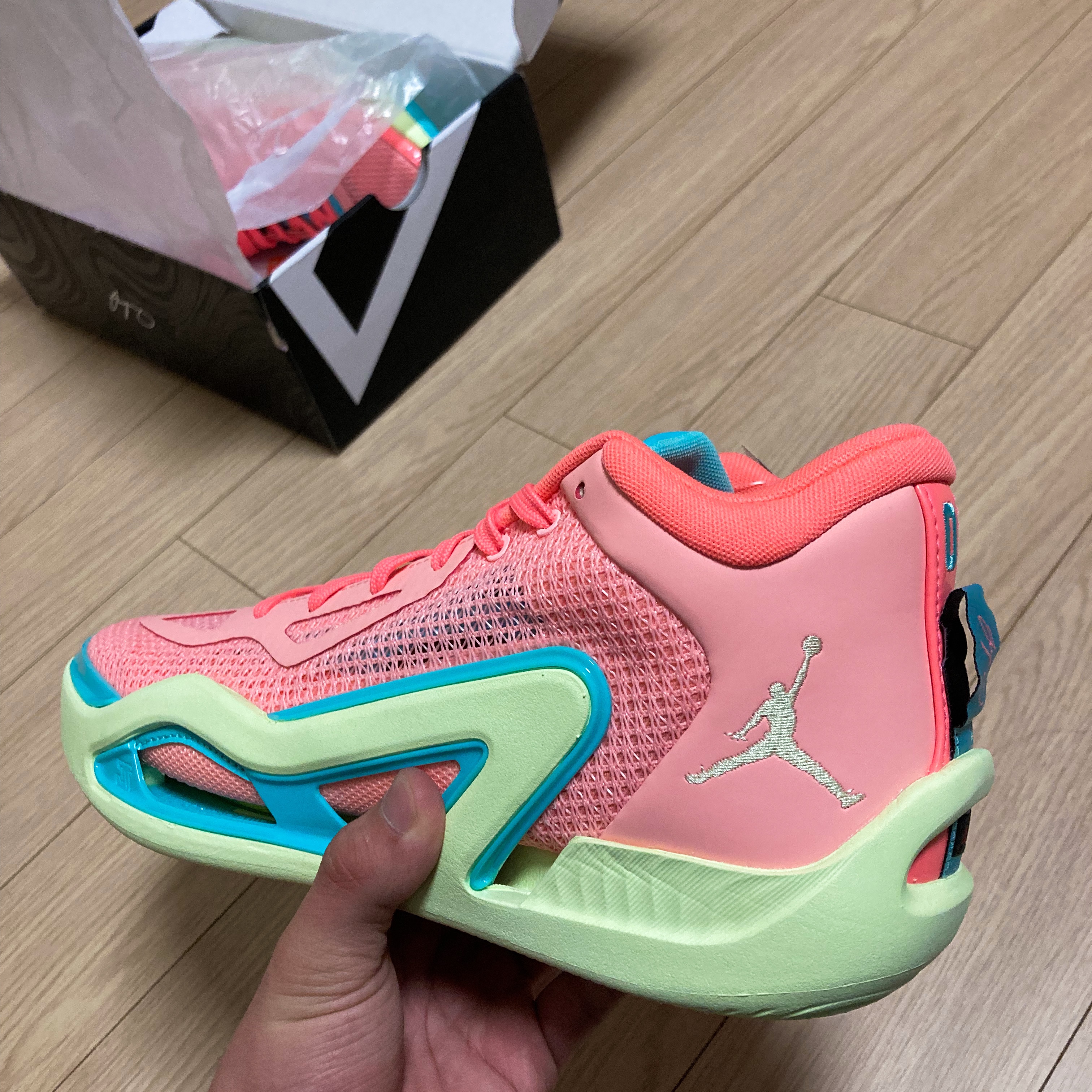 Jordan Tatum 1 PF Pink Lemonade 착용 스타일