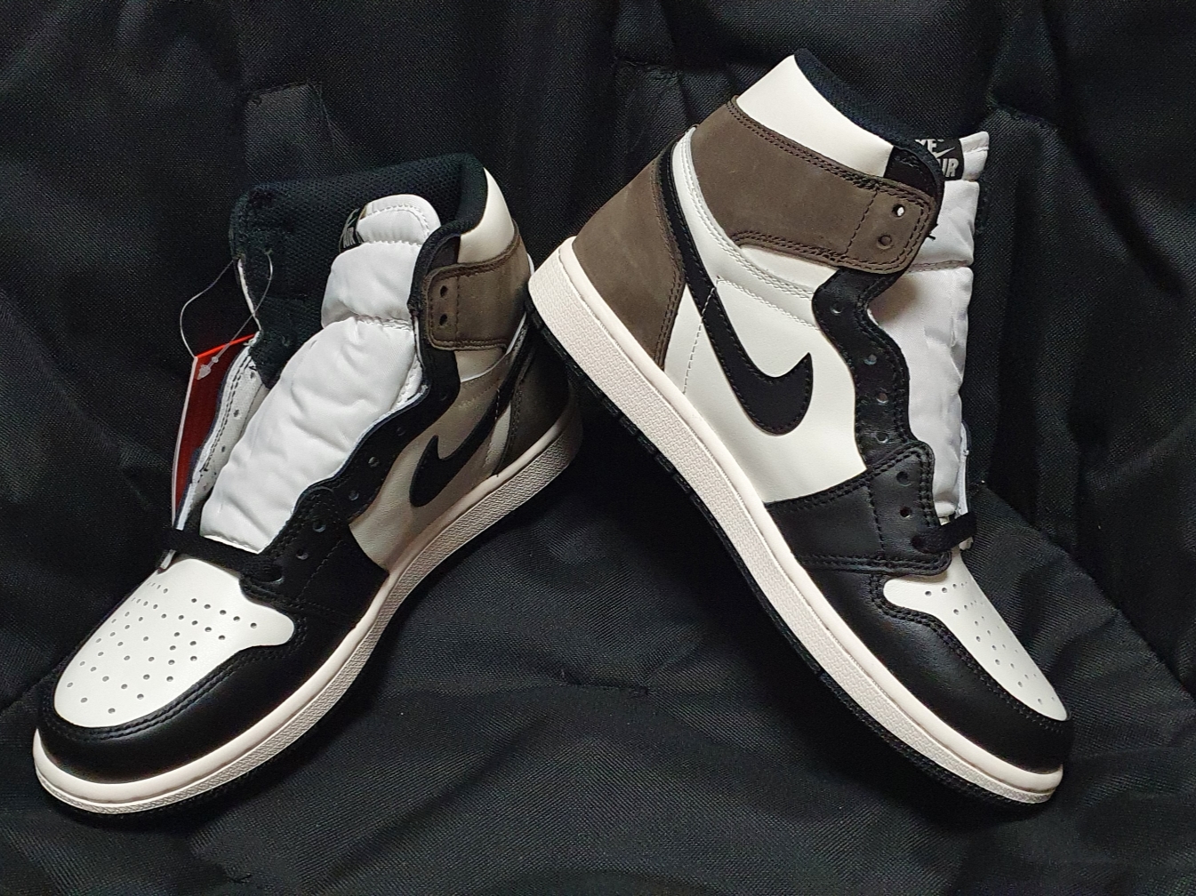 Jordan 1 Retro High OG Black Mocha 착용 스타일 - 1
