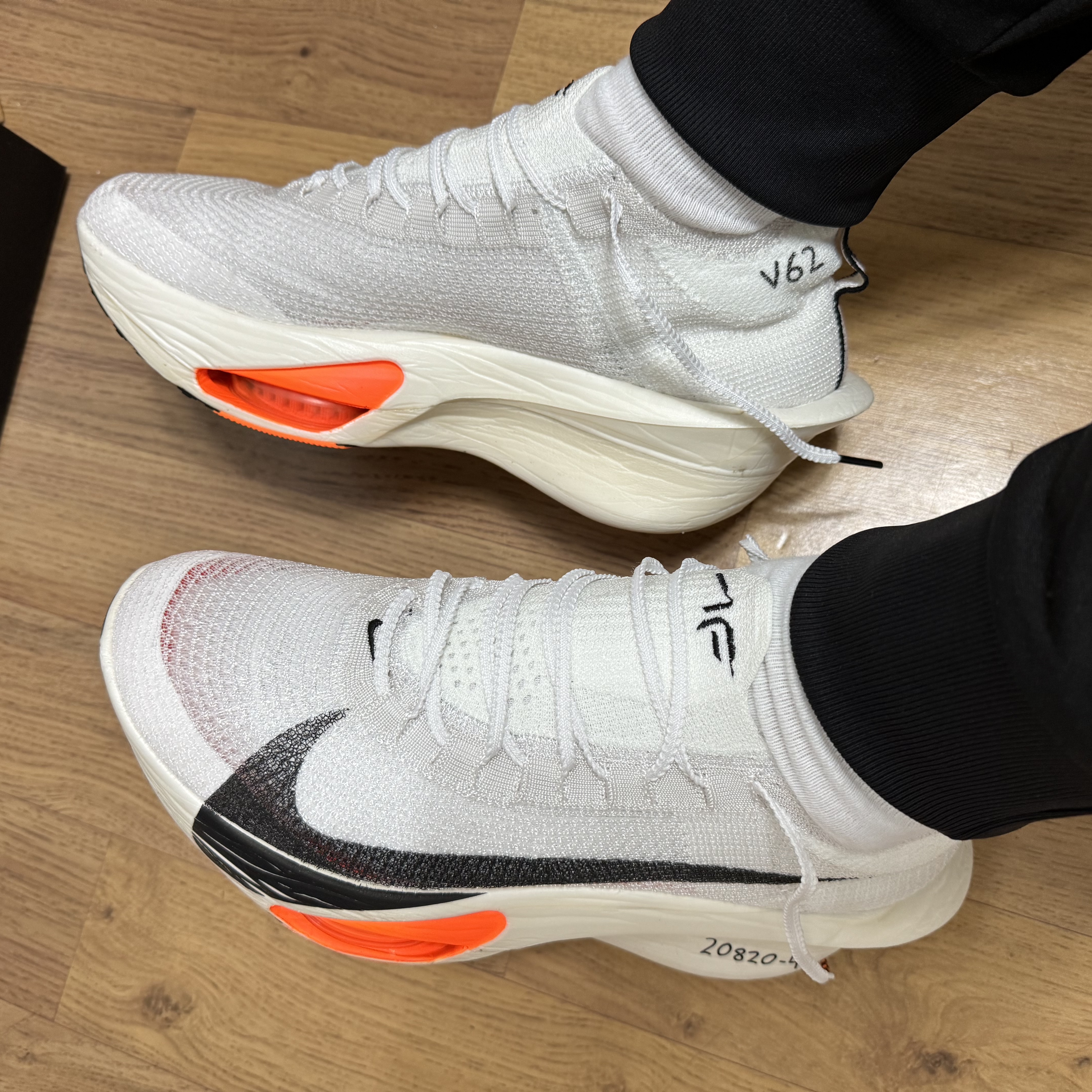 Nike Air Zoom Alphafly Next% 3 Proto White Total Orange 착용 스타일 - 2