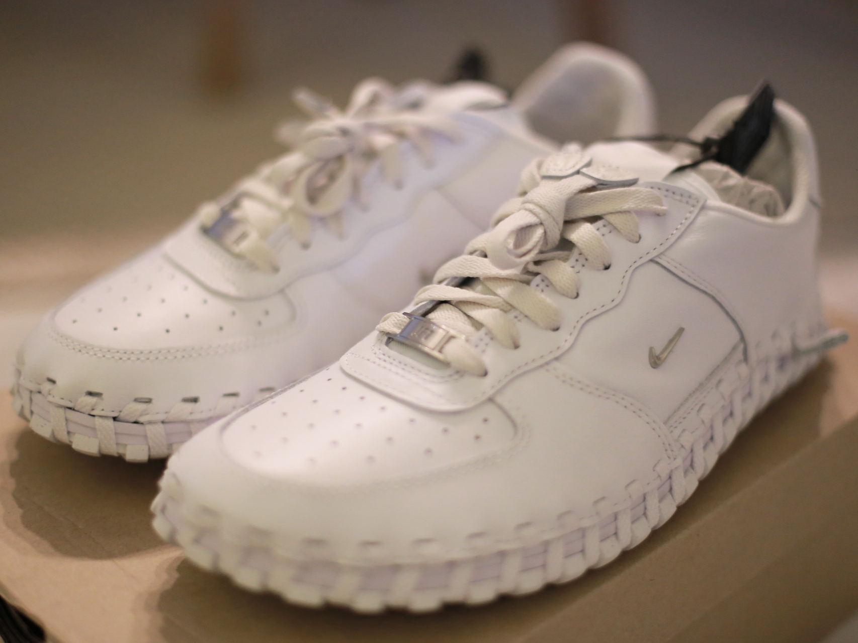 Nike x Jacquemus J Force 1 Low LX SP White 착용 스타일 - 2