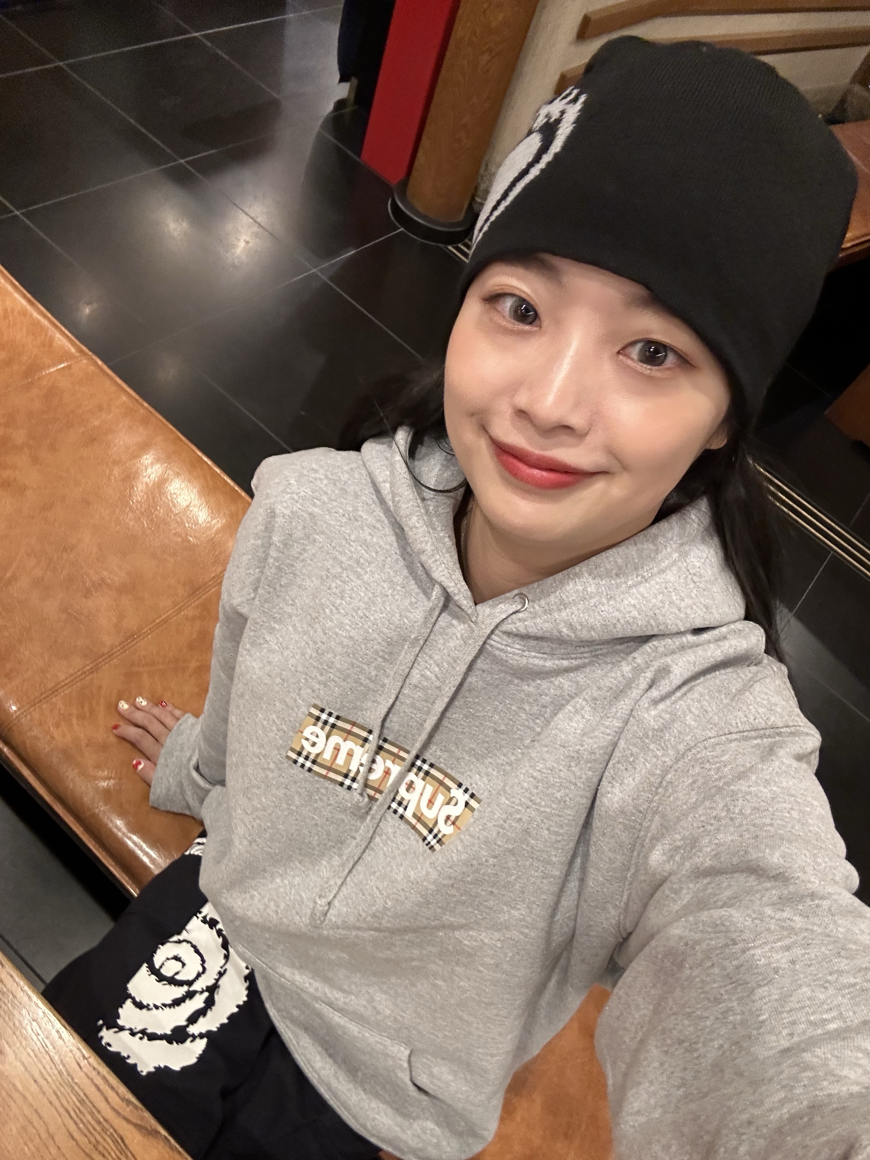 (W) UGG Classic Ultra Mini Platform Mustard Seed, Apple AirPods Max Lightning Silver (Korean Ver.) 착용 스타일 - 9