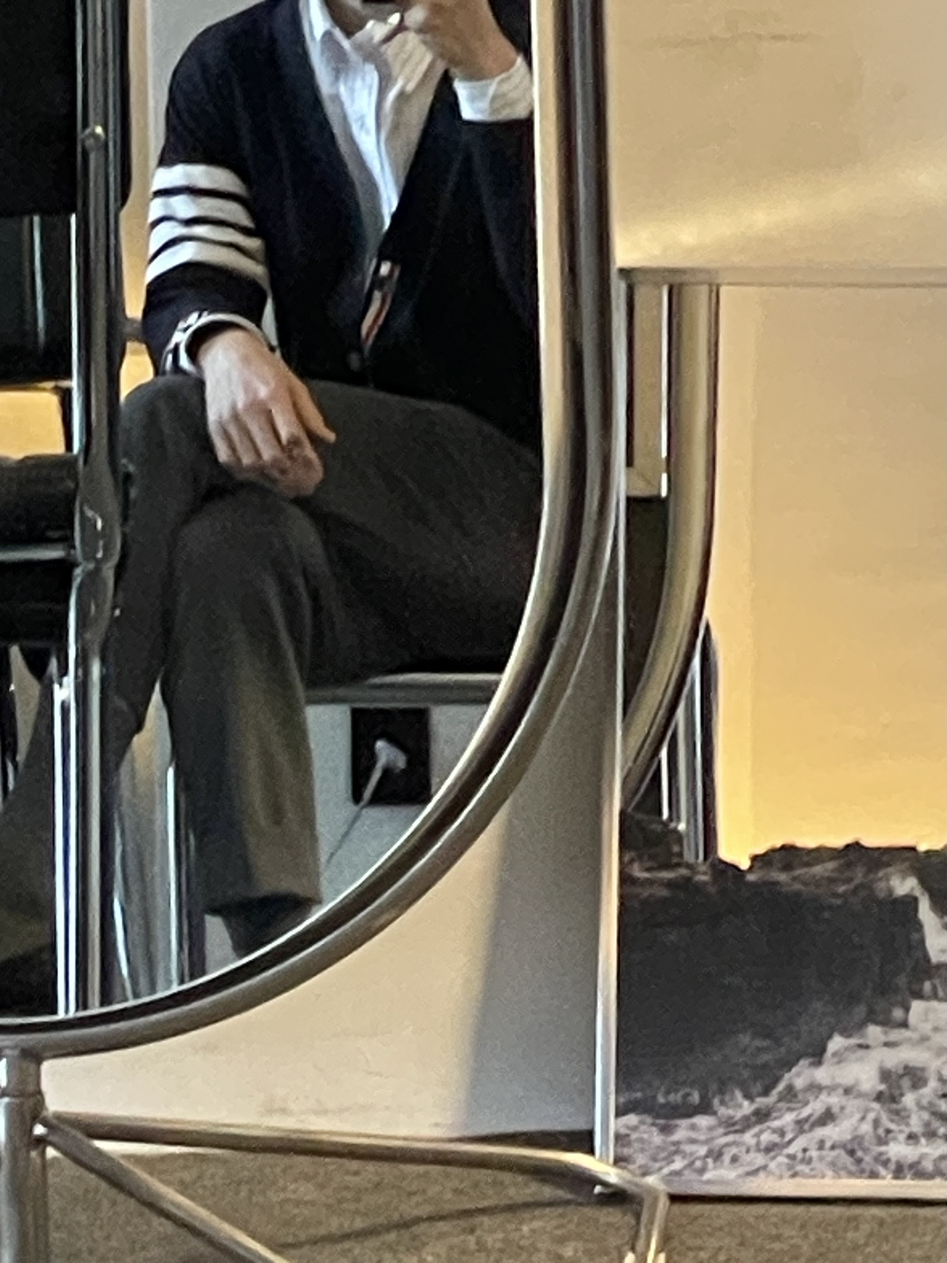 Thom Browne Cashmere 4-Bar Cardigan Navy 착용 스타일 - 5
