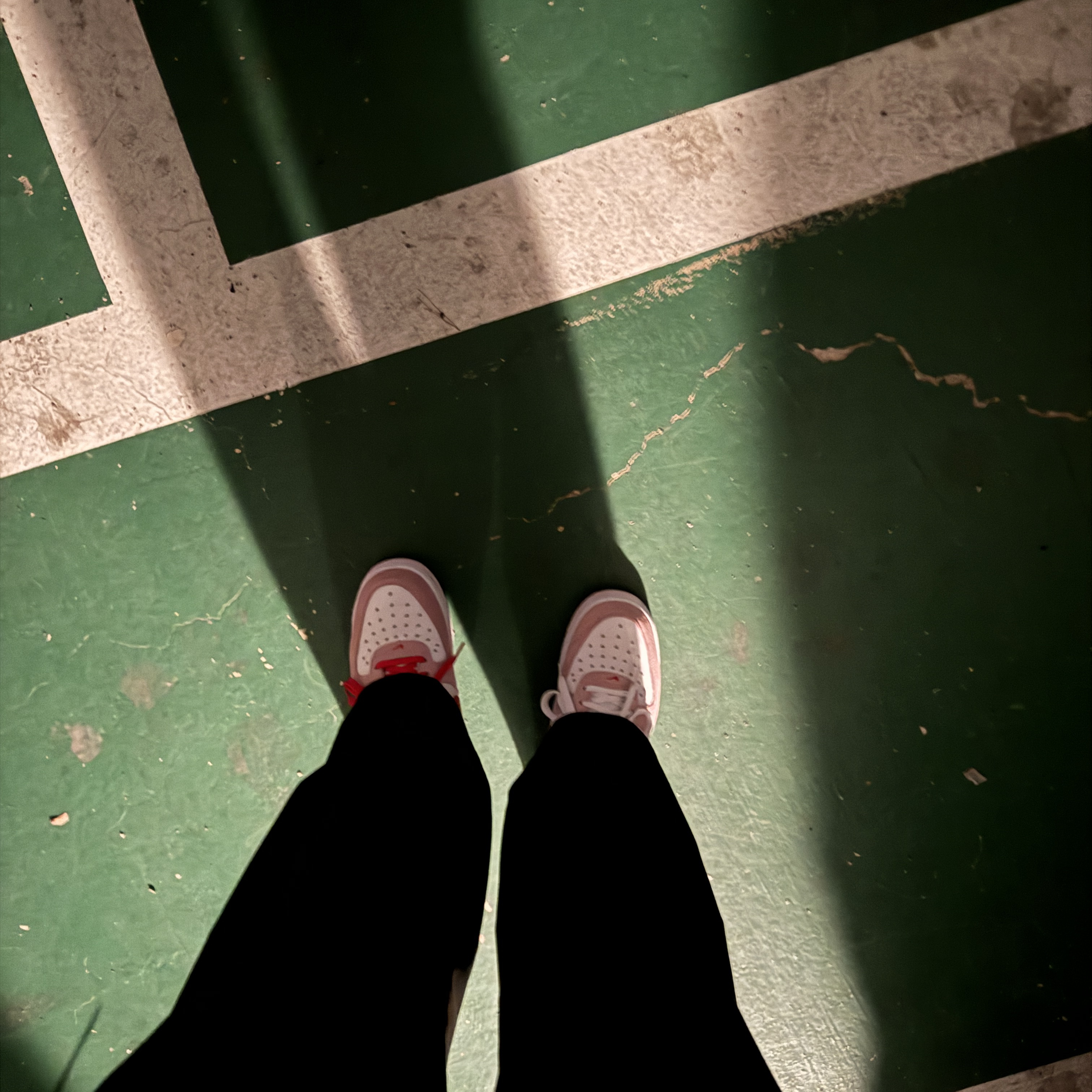 Nike Air Force 1 '07 QS Valentine's Day 착용 스타일