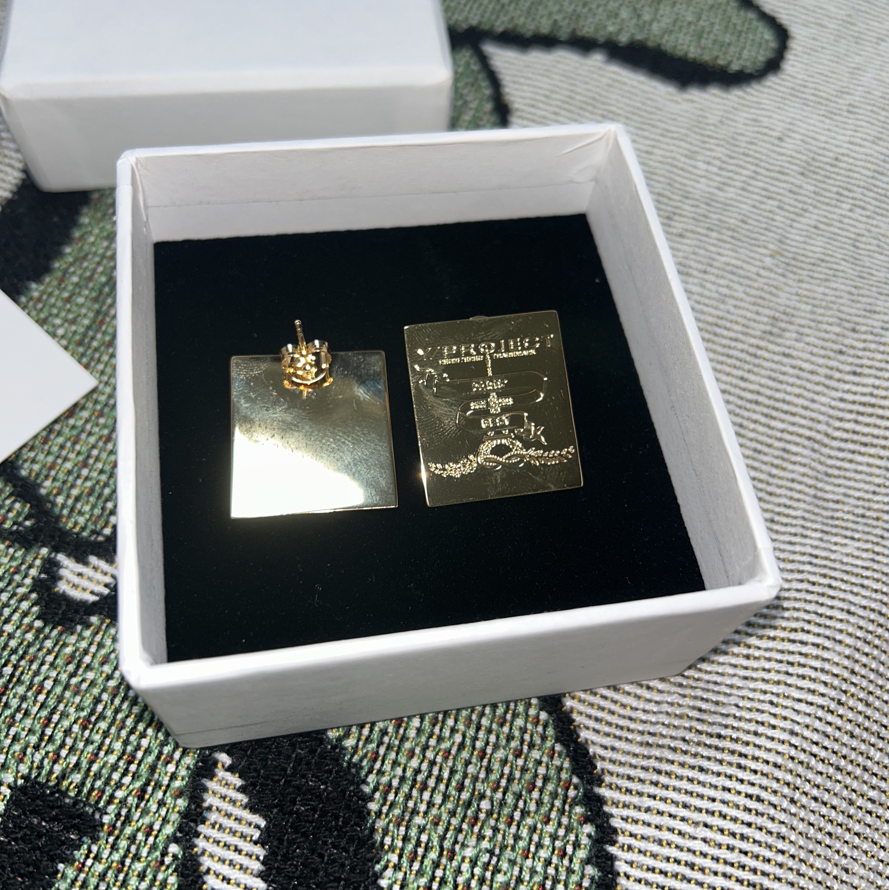Y/Project Mini Paris Best Earrings Gold - 23SS 착용 스타일 - 6