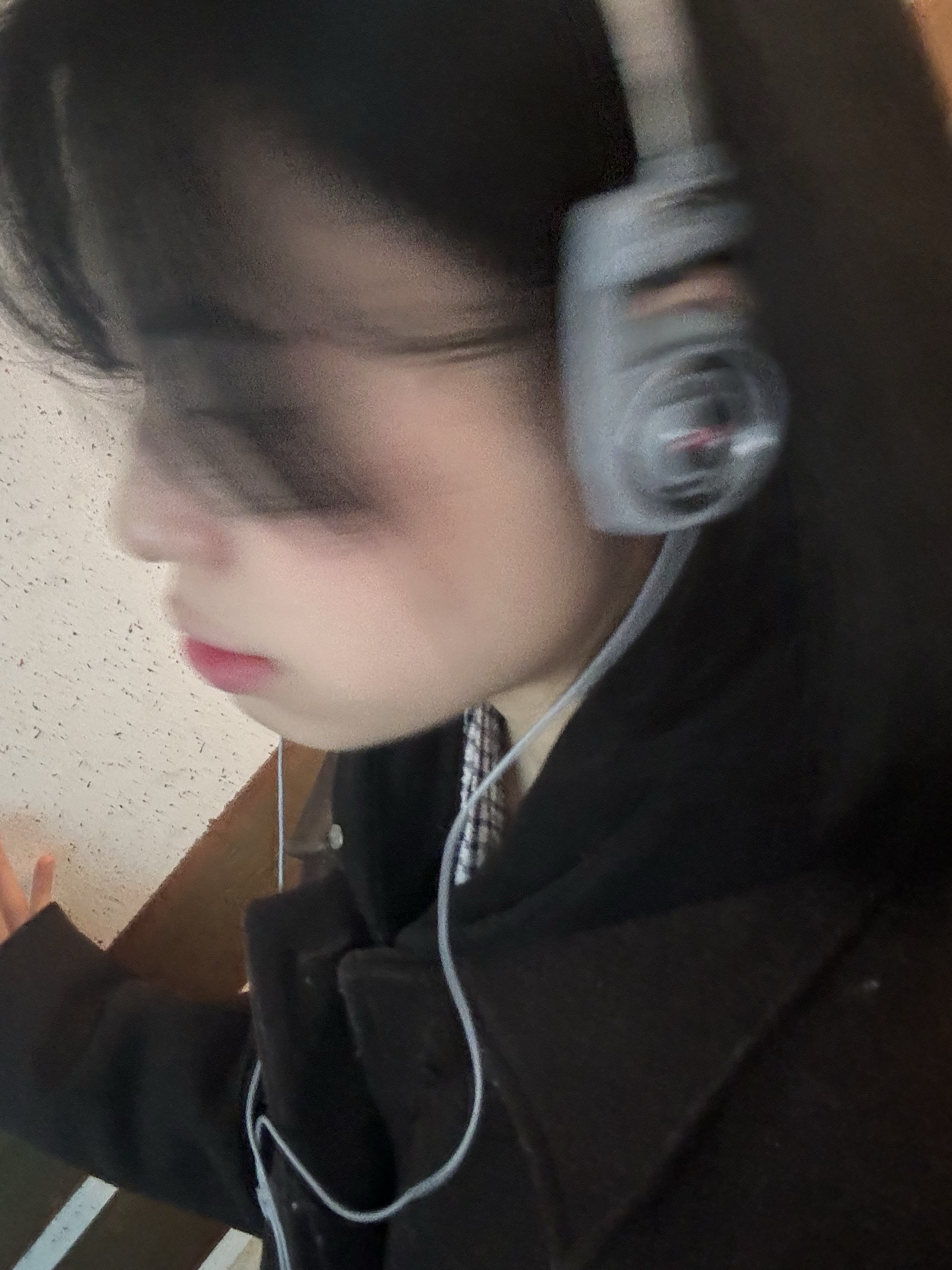 Supreme x Koss Portapro Headphones Silver - 23FW 착용 스타일