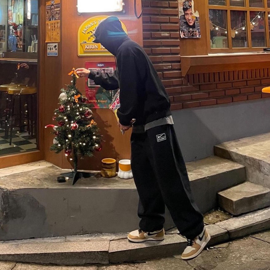 Supreme Collegiate Patchwork Leather Hooded Sweatshirt Black - 23FW, Nike x Stussy NRG RA Washed Fleece Pants Black (DN4030-010) 착용 스타일 - 2