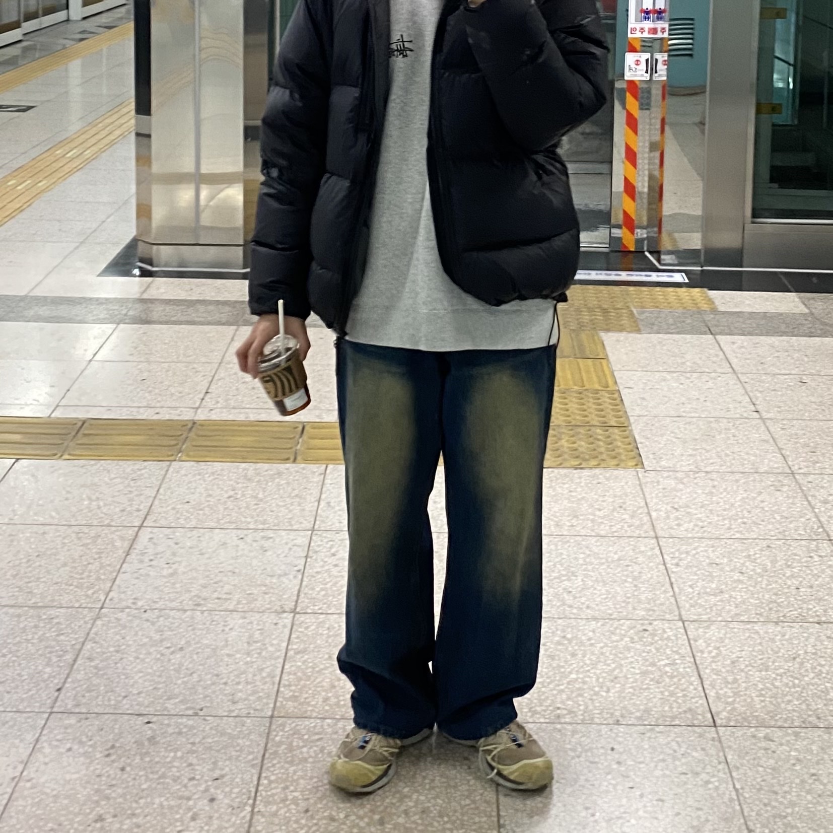 Salomon XT-6 Clear Safari Vanila Ice, Stussy Basic Stussy Crew Ash Heather 2023 착용 스타일