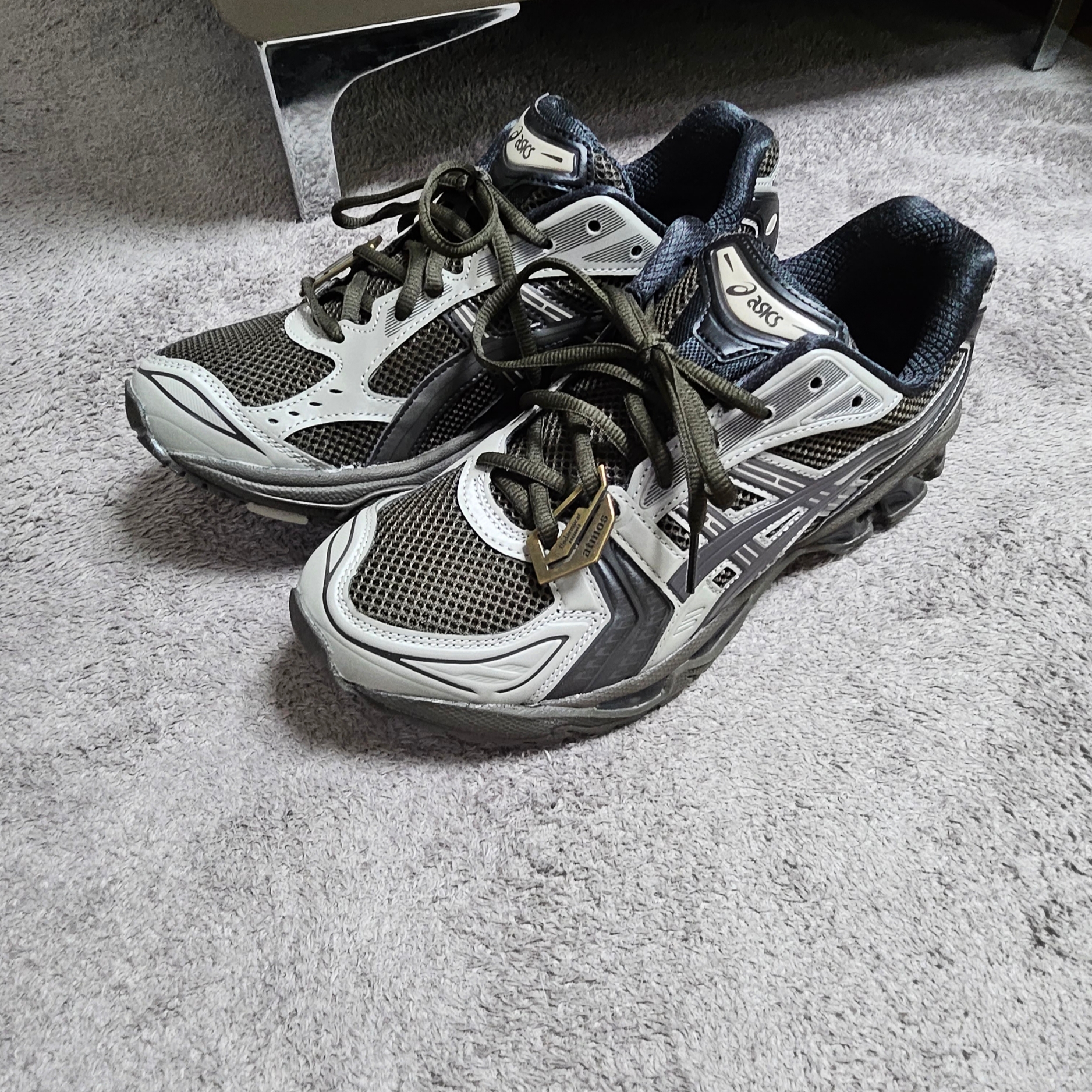 Asics x Atmos x Undermycar Gel-Kayano 14 Pepper Black 착용 스타일 - 1