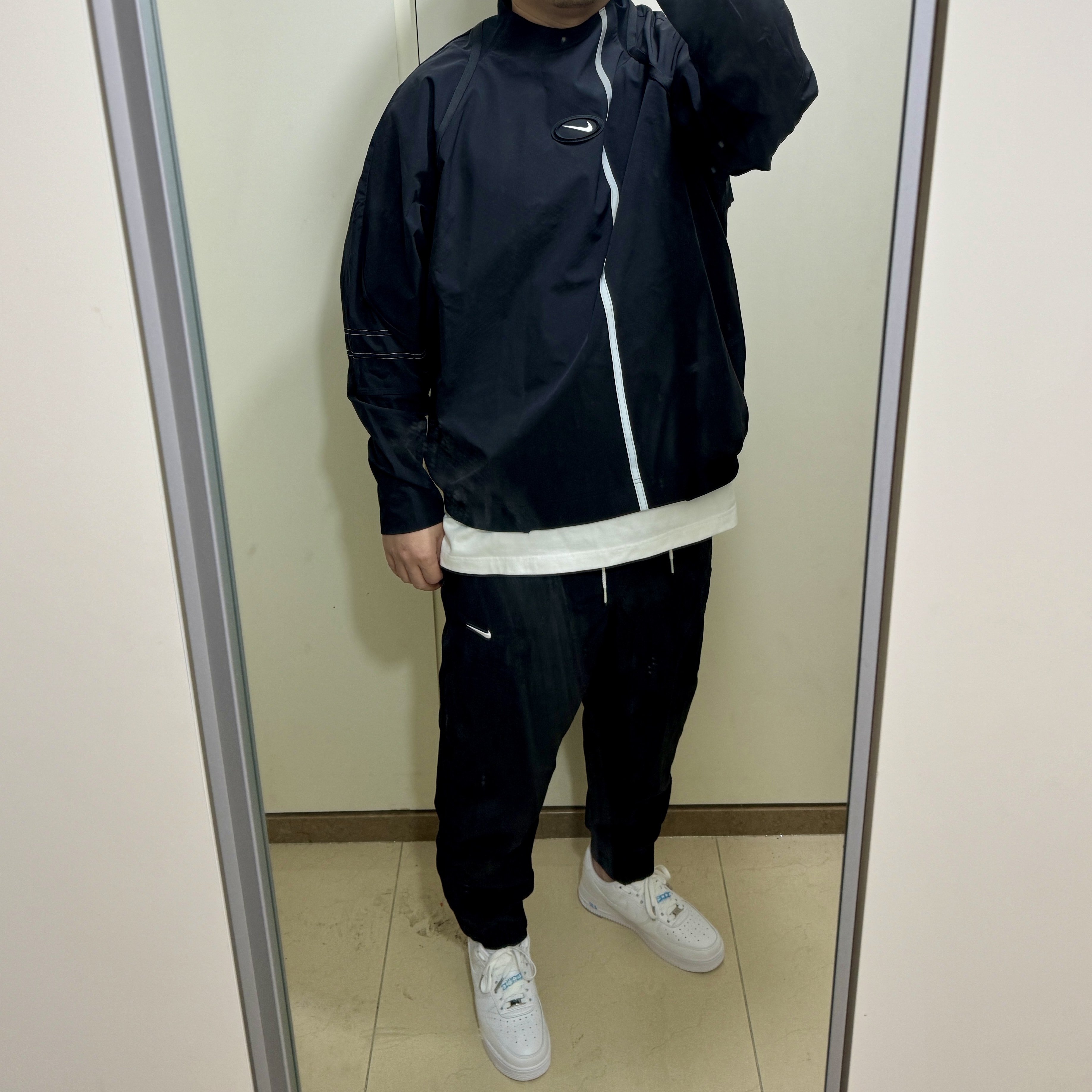 (W) Nike x Drake Nocta NRG LR L/S Crew Black (DV3631-010), Nike NRG Solo Swoosh Woven Track Pants Black White - Asia 착용 스타일 - 2