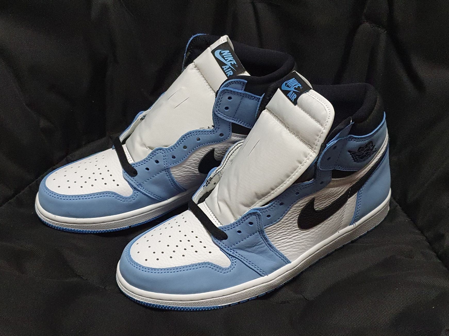 Jordan 1 Retro High OG University Blue 착용 스타일 - 1