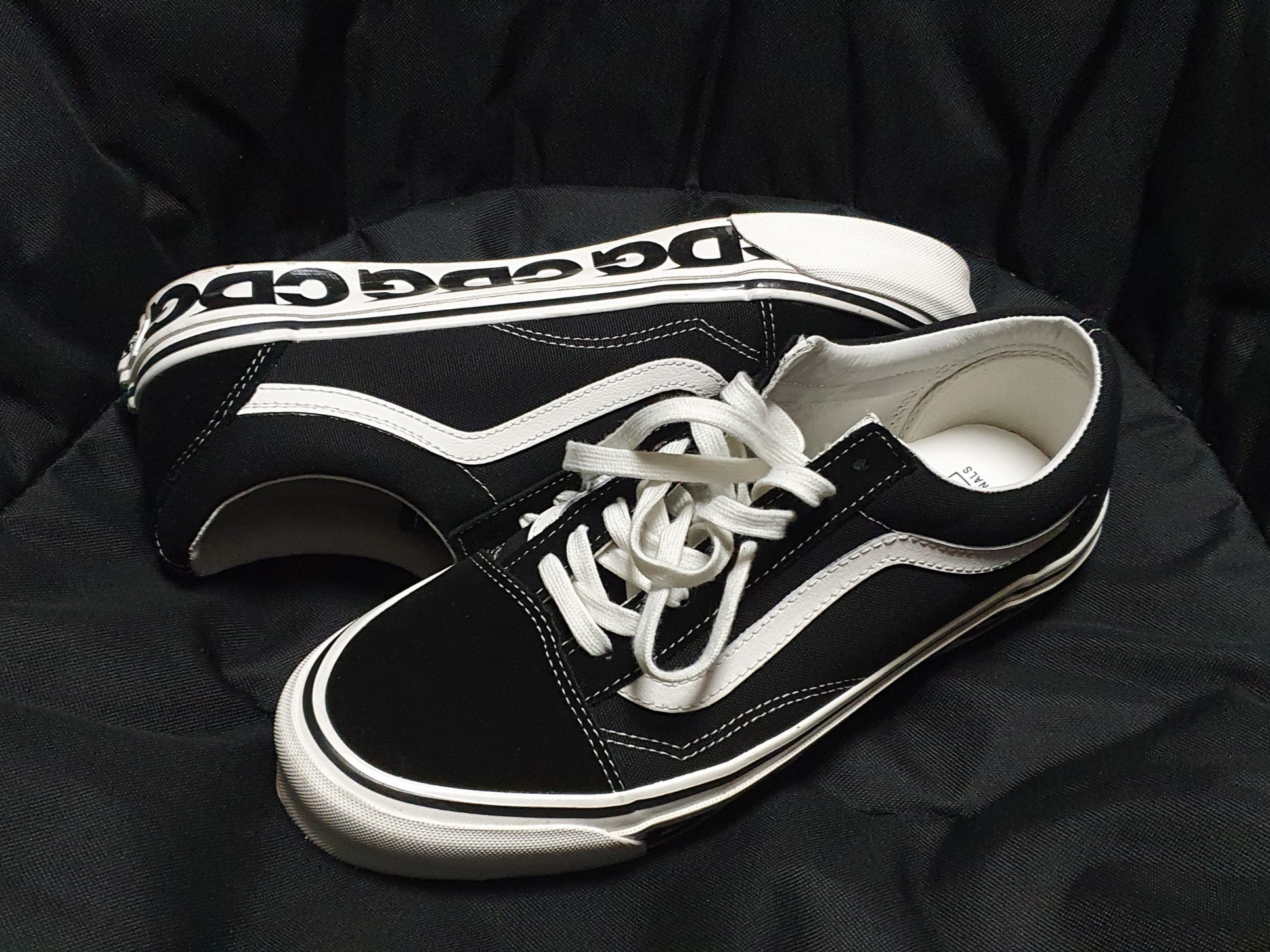 Vans Vault x CDG OG Old Skool LX Side Wall 착용 스타일 - 2