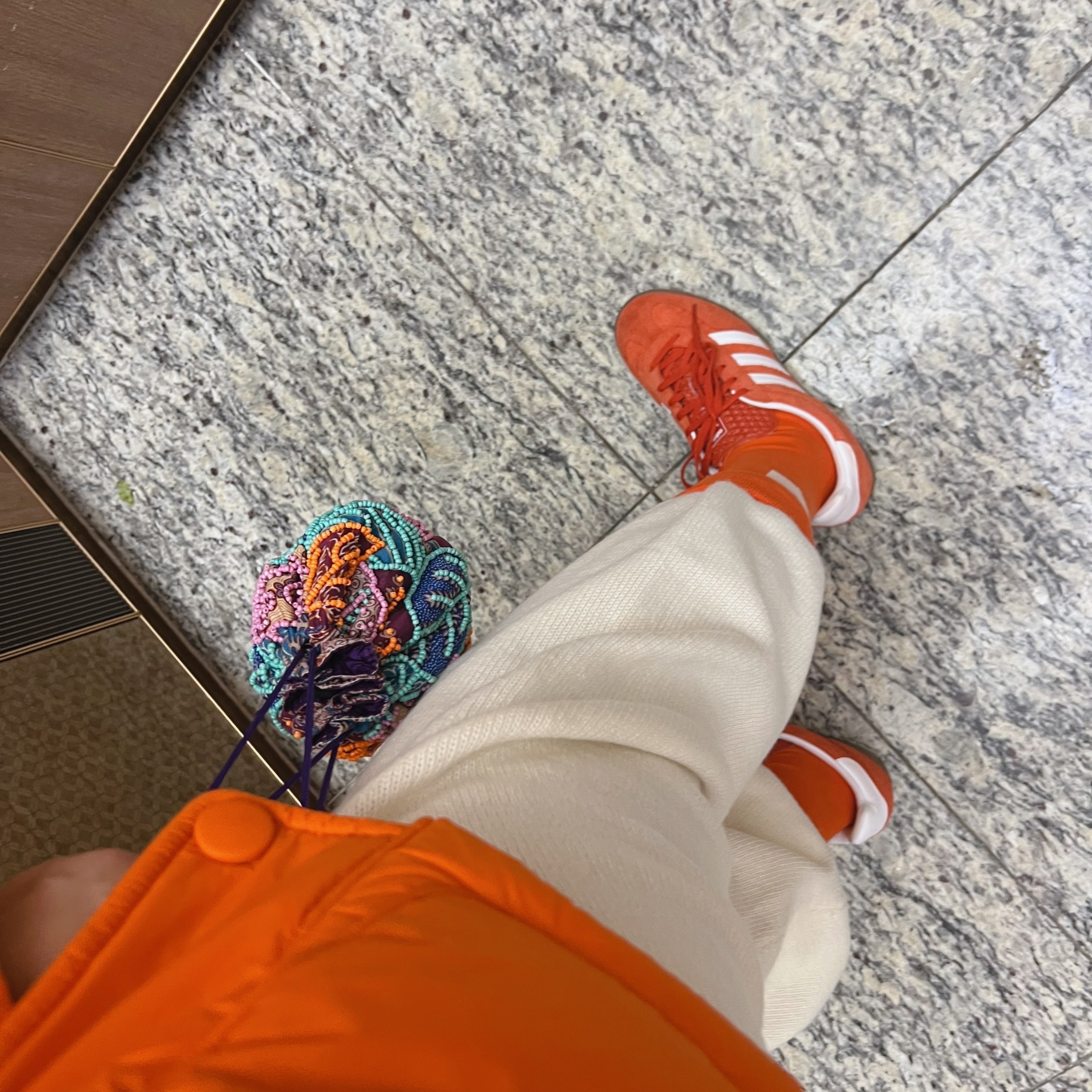 (W) Adidas Gazelle Indoor Bold Orange Cloud White 착용 스타일 - 2
