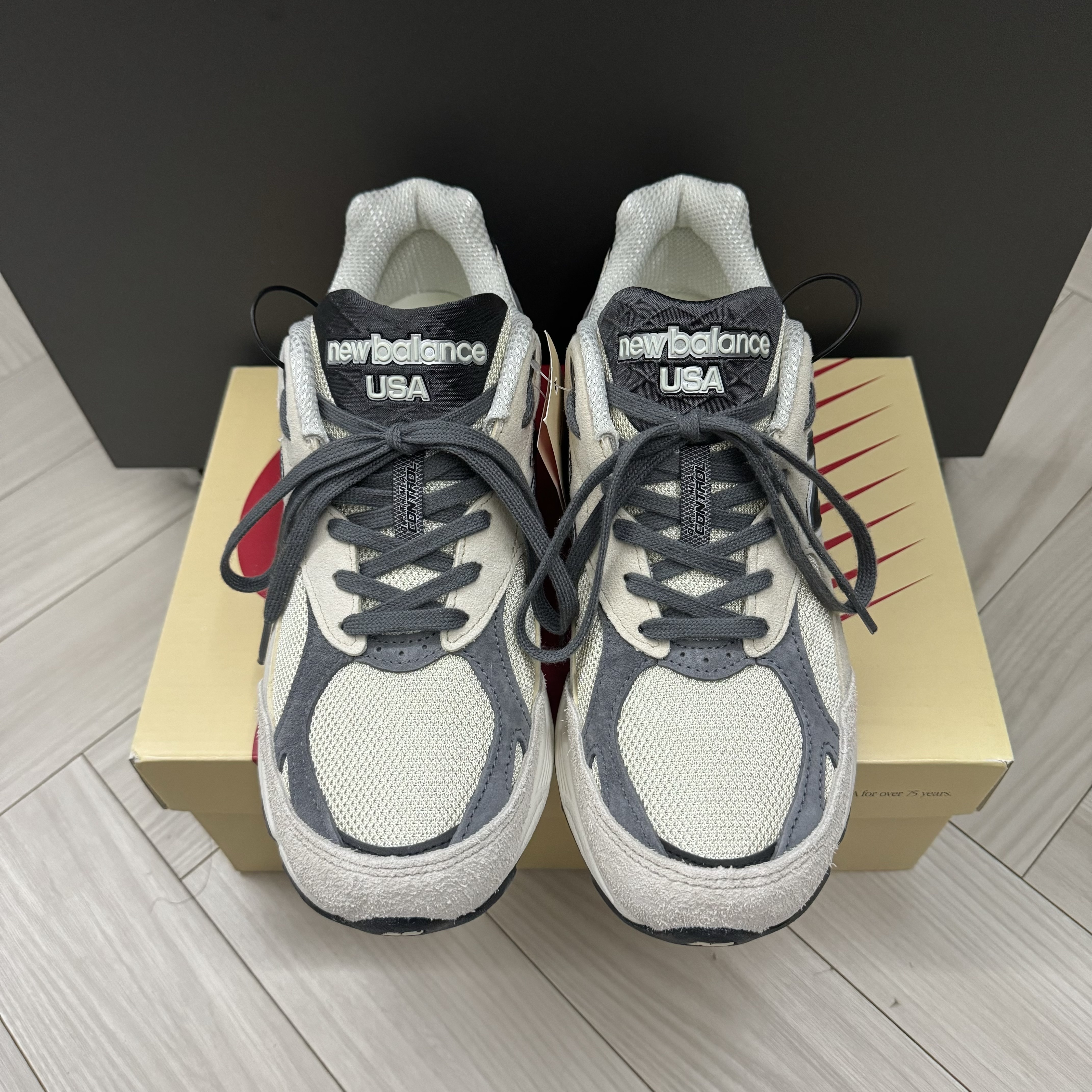 New Balance 990v3 Made in USA Moonbeam Macadamia Nut 착용 스타일 - 1