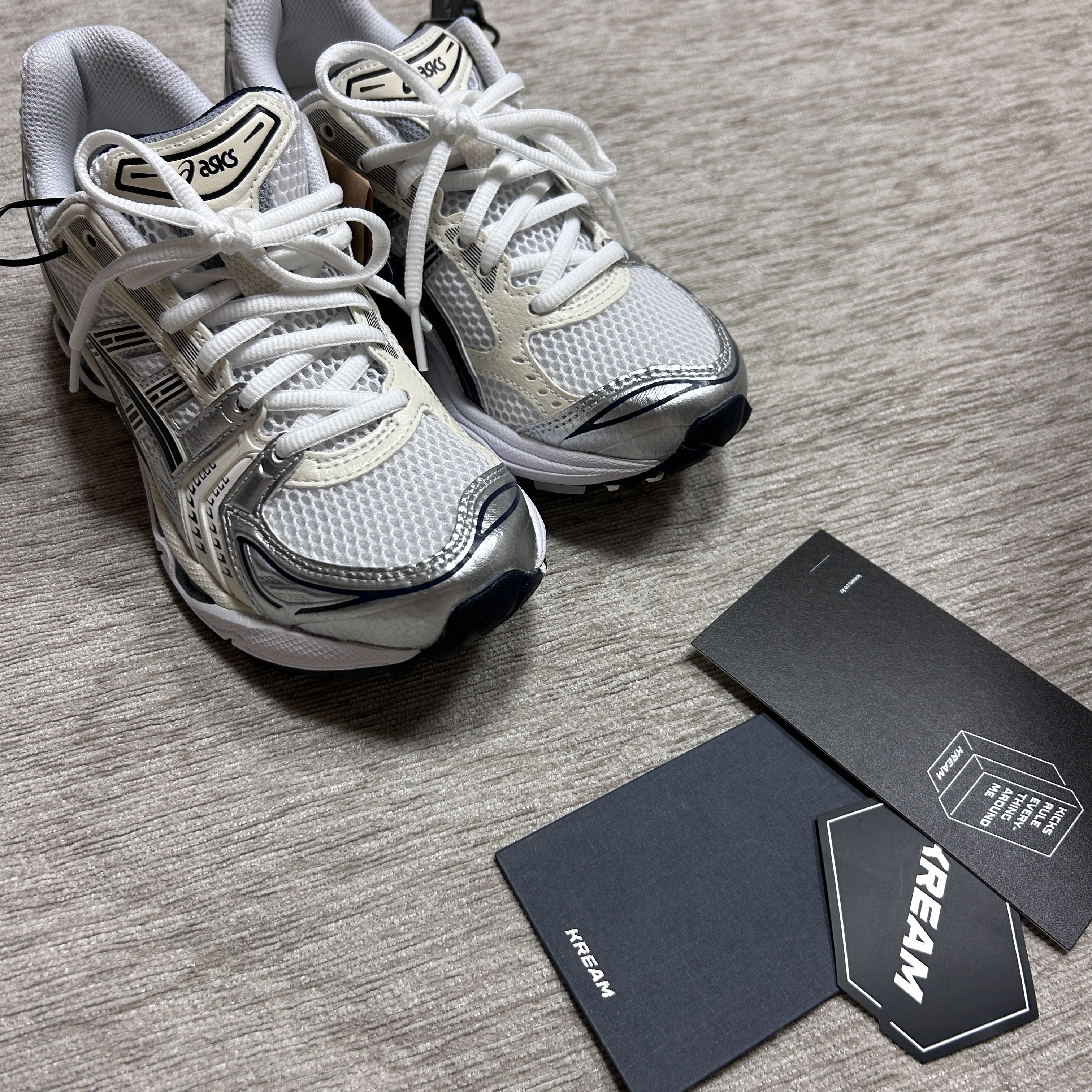 (W) Asics Gel-Kayano 14 White Midnight 착용 스타일