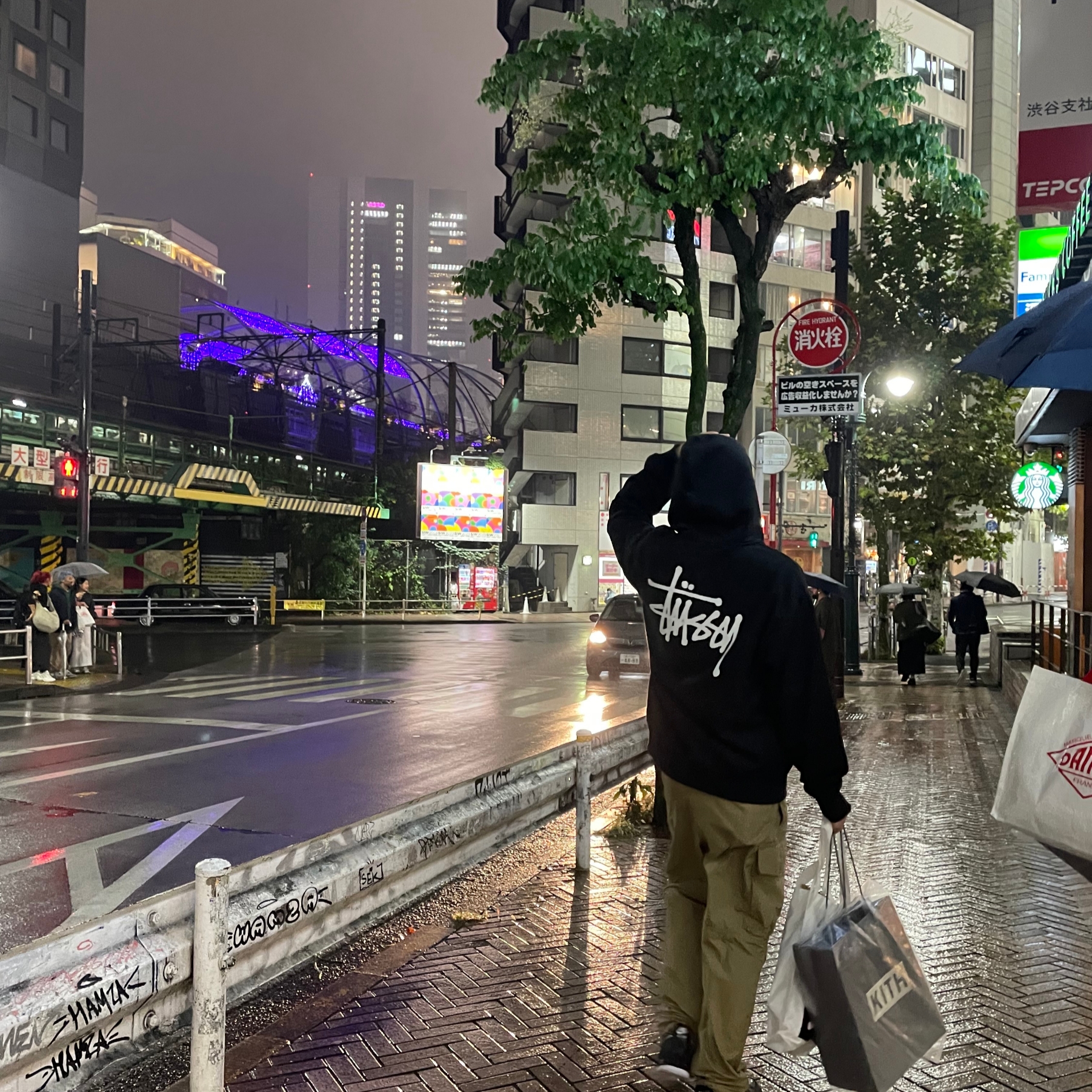 Stussy Basic Stussy Hoodie Black 2023, Nike Air Force 1 '07 Black White 착용 스타일