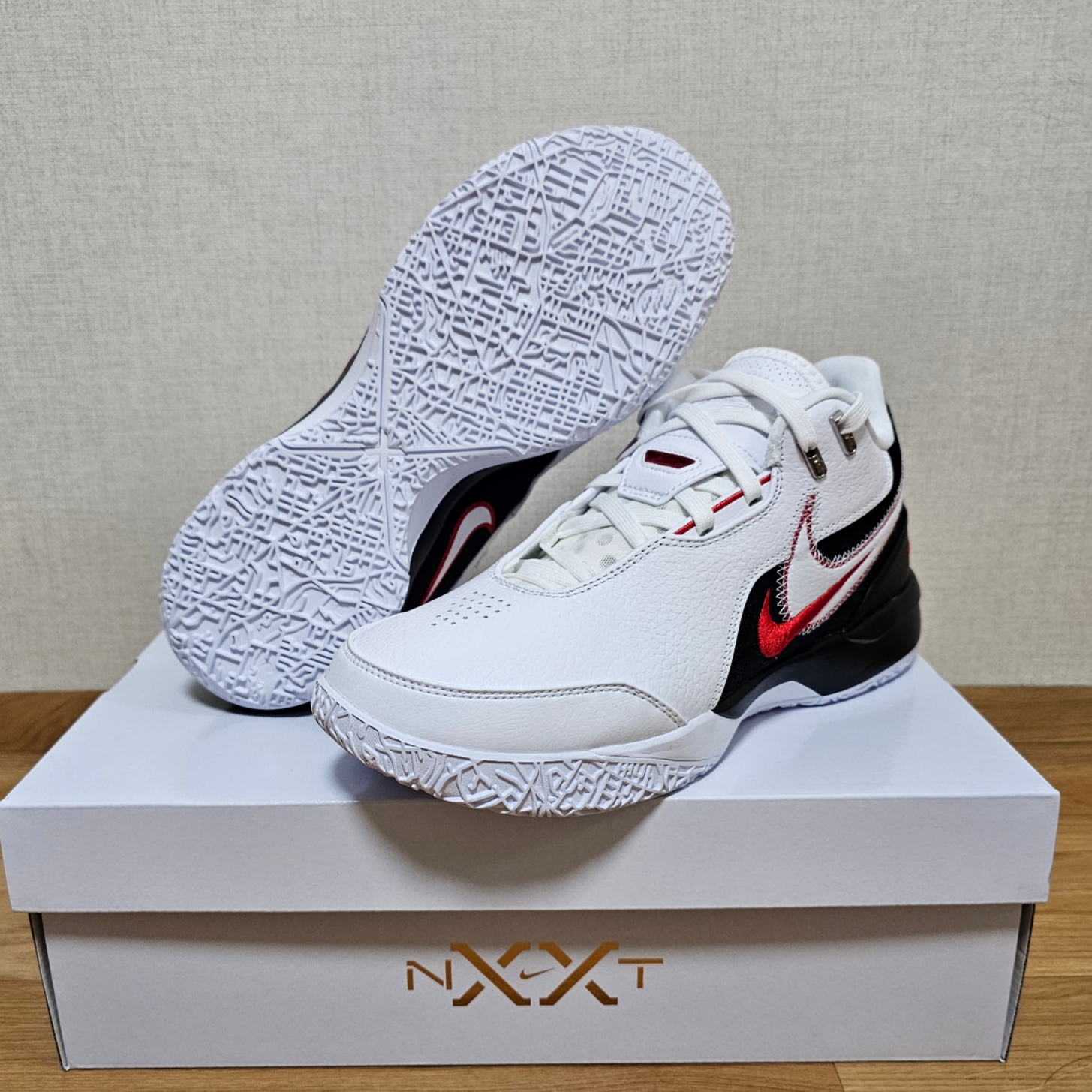 Nike LeBron NXXT Gen AMPD EP White University Red, Nike Air Zoom Generation QS White Black 2017 착용 스타일 - 2