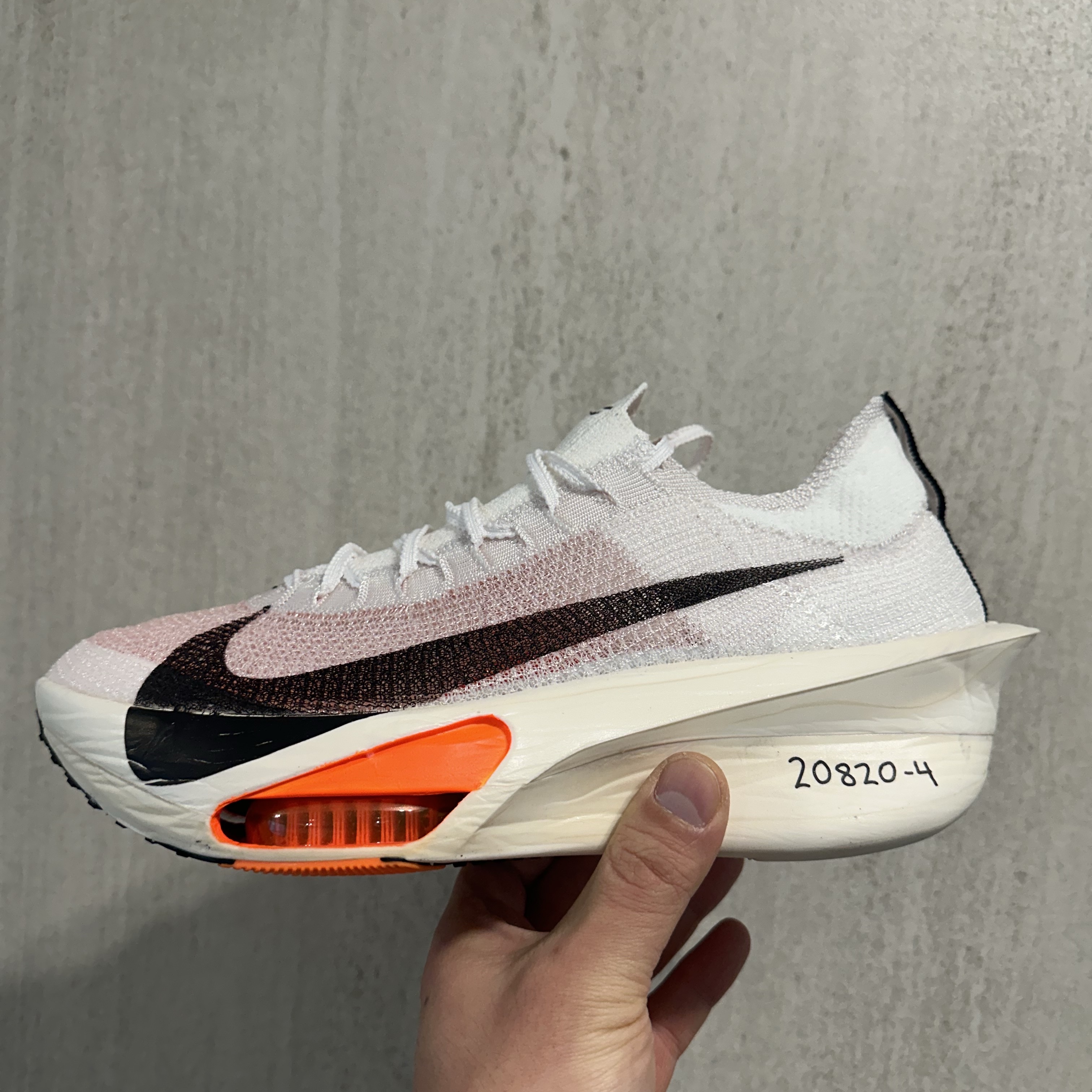 Nike Air Zoom Alphafly Next% 3 Proto White Total Orange 착용 스타일 - 1